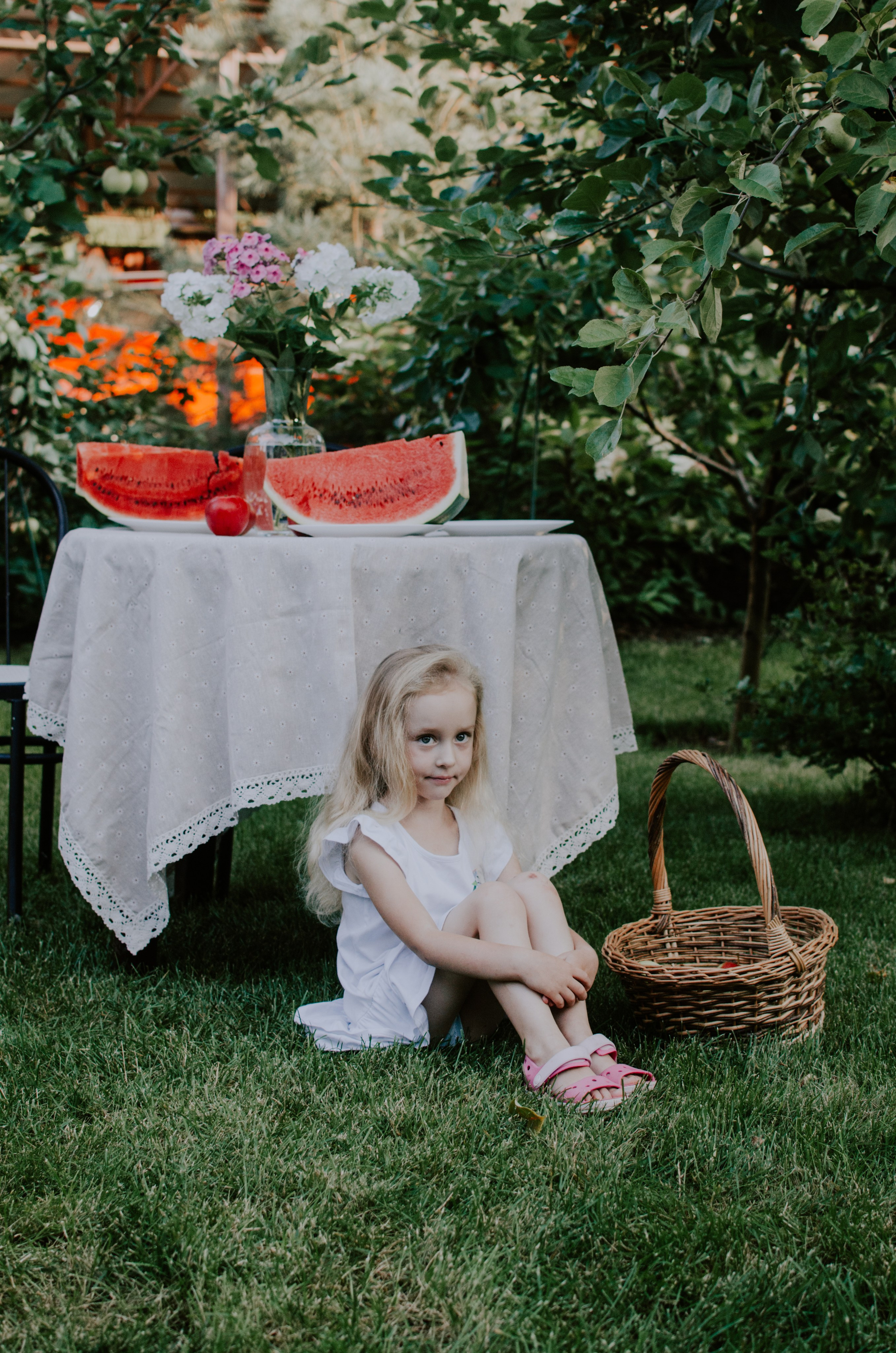 Вечер в саду. Семейный фотограф во Всеволожске и Санкт-Петербурге Юлия Капустина