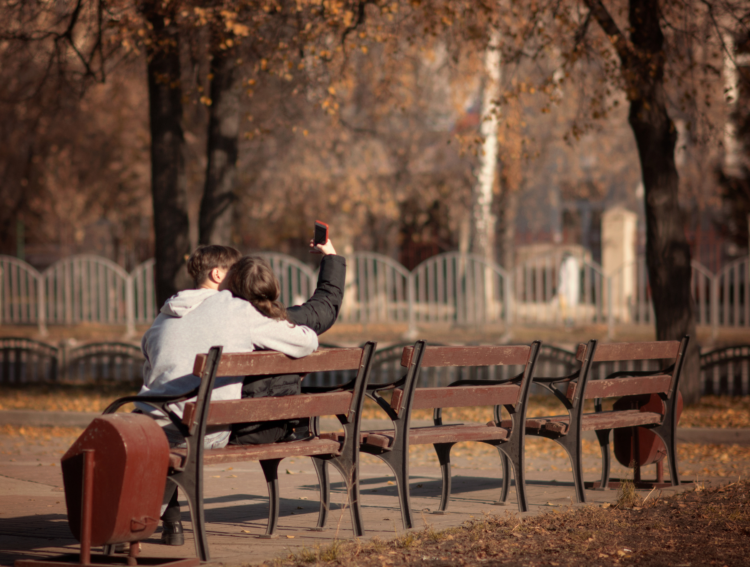 lovestory парочка на лавочке сэлфи