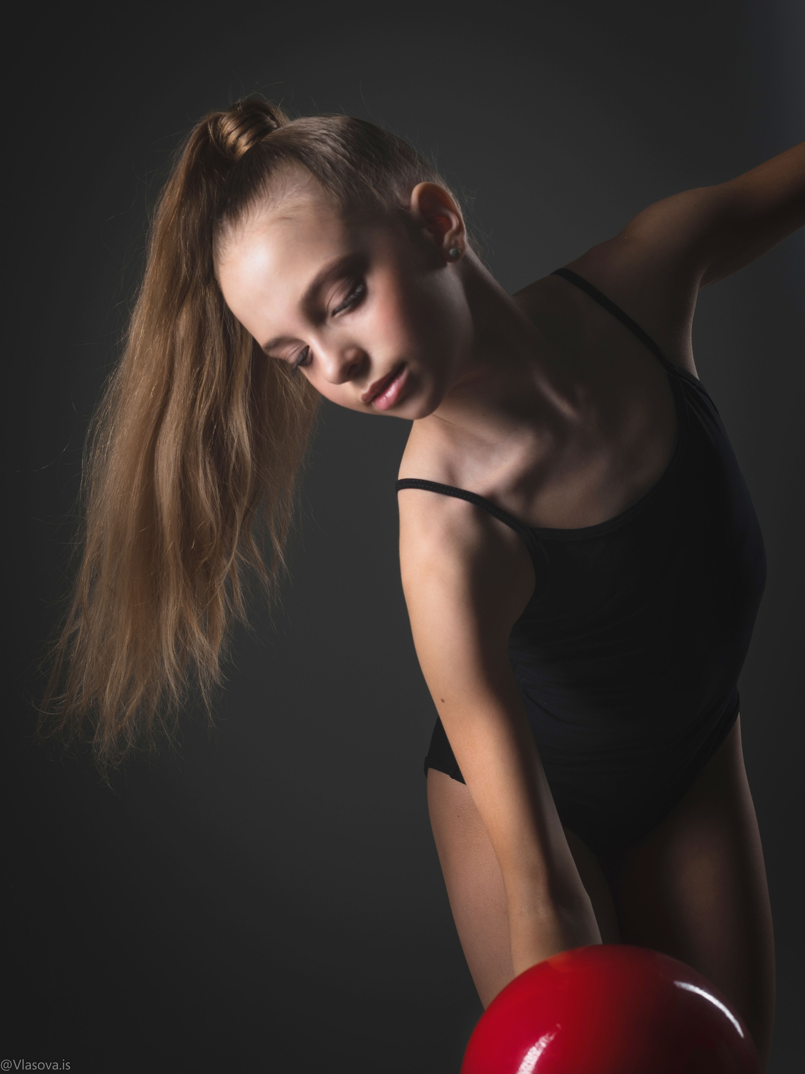 гимнастка с мячом фотоссессия нск