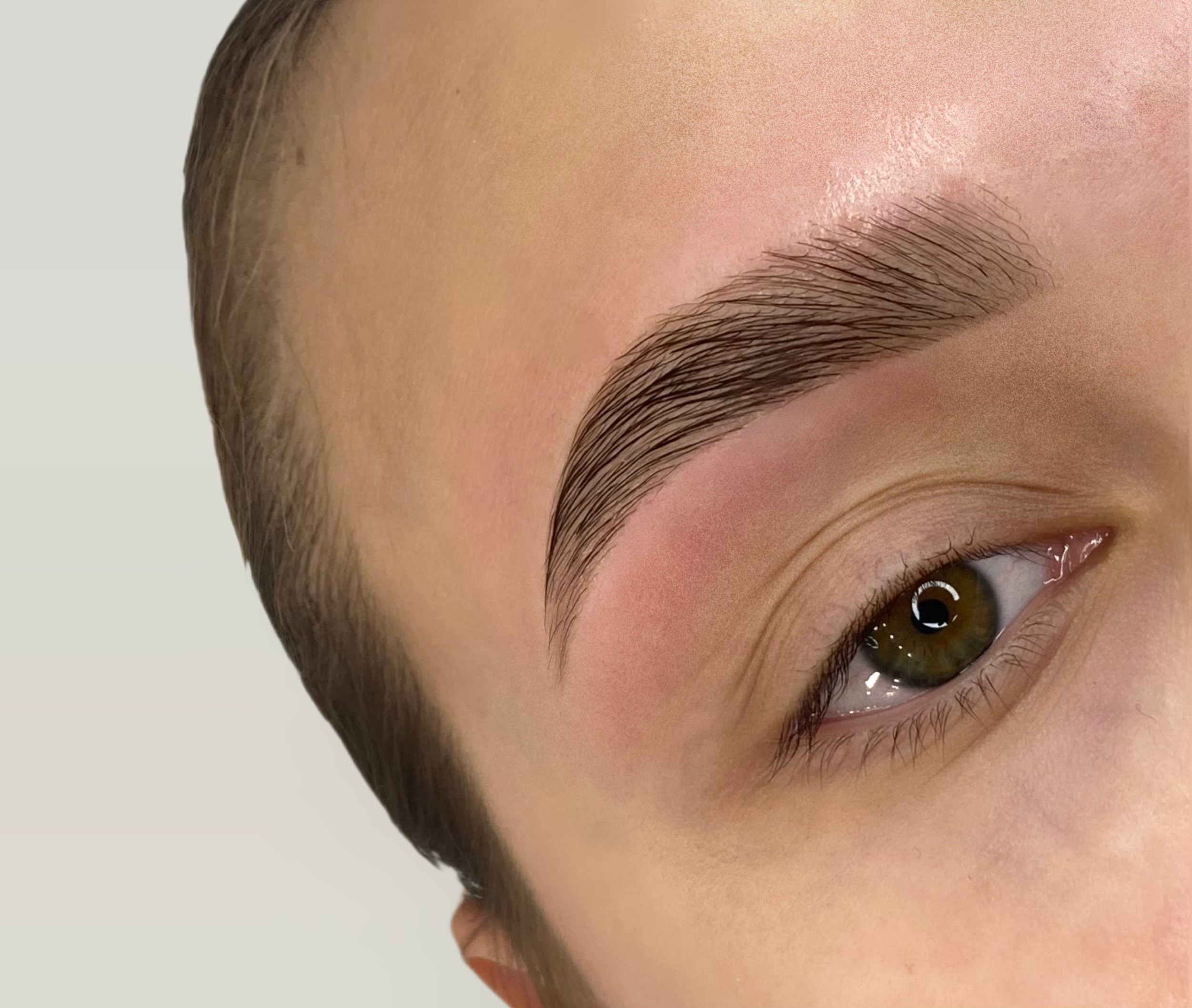 БРОВИ И РЕСНИЦЫ МОСКВА. СВАДЕБНЫЙ ВИЗАЖИСТ-СТИЛИСТ В МОСКВЕ ПРИЧЕСКИ МАКИЯЖ БРОВИ ВЫЕЗД