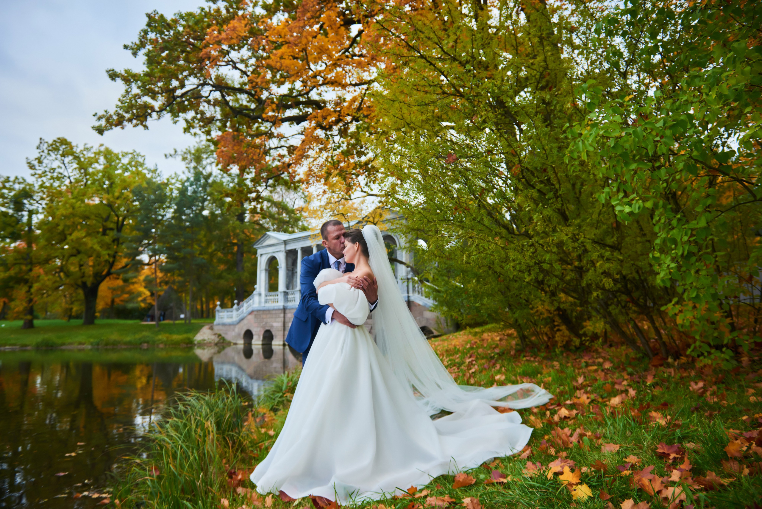 Осенняя свадебная прогулка в Екатерининском парке в Пушкине. Портретный, семейный и свадебный фотограф в Санкт-Петербурге и в Пушкине Ширяев Денис