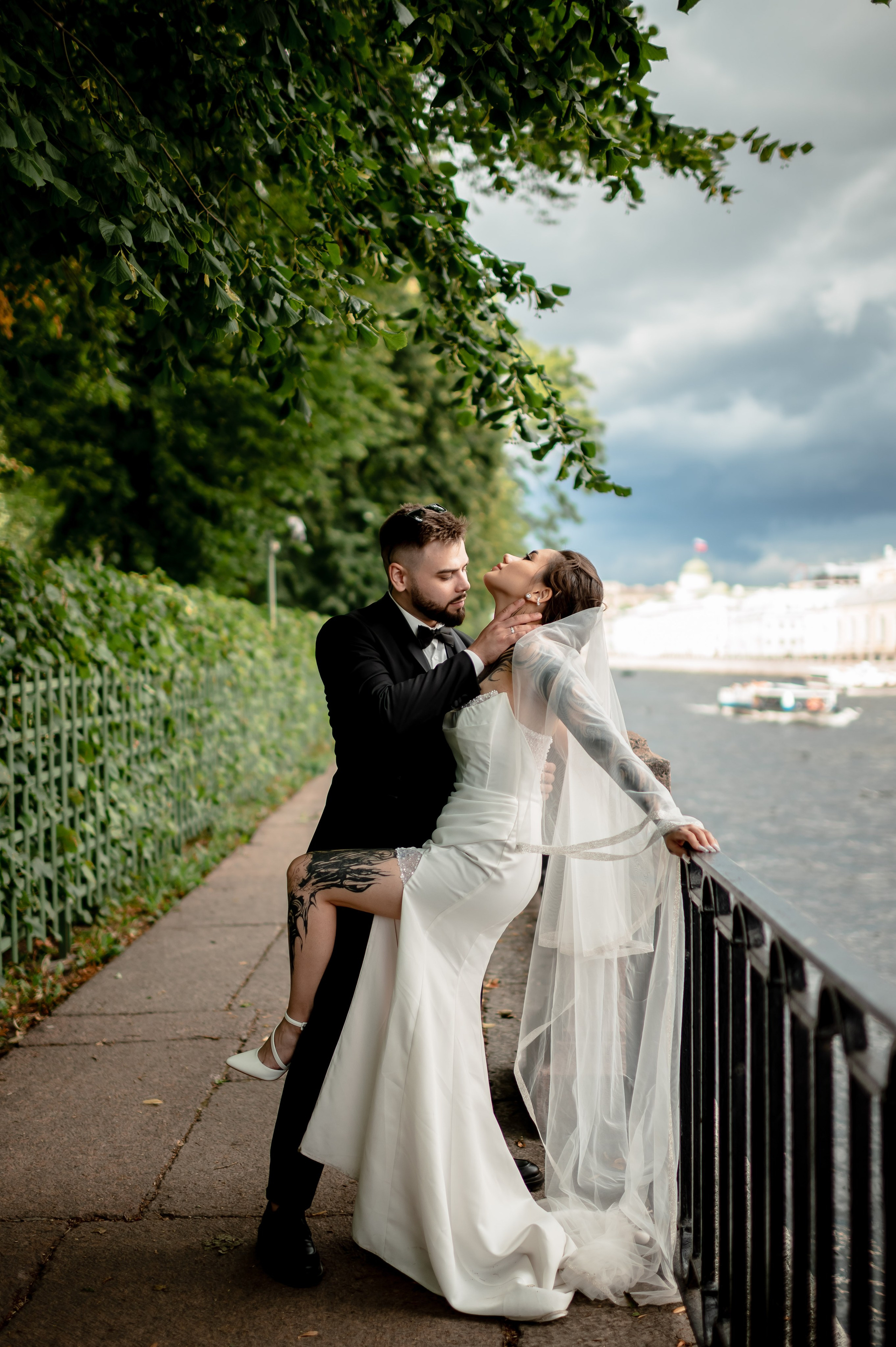 Диана и Евгений (маршрут № 1 в Питере: Исаакиевская площадь, красные маркизы Астории, набережная Мойки, Дворец Штиглица и Летний сад). Портретный, семейный и свадебный фотограф в Санкт-Петербурге и в Пушкине Ширяев Денис