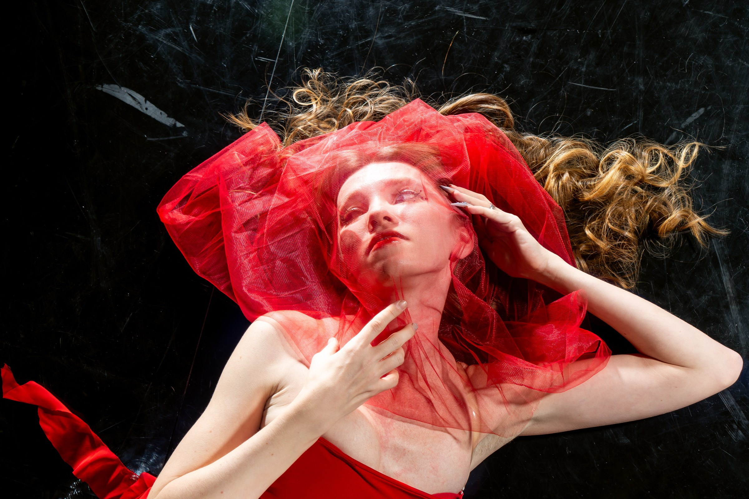 Полина и Даша. IN RED. Портретный фотограф в Санкт-Петербурге Александр Быстрицкий
