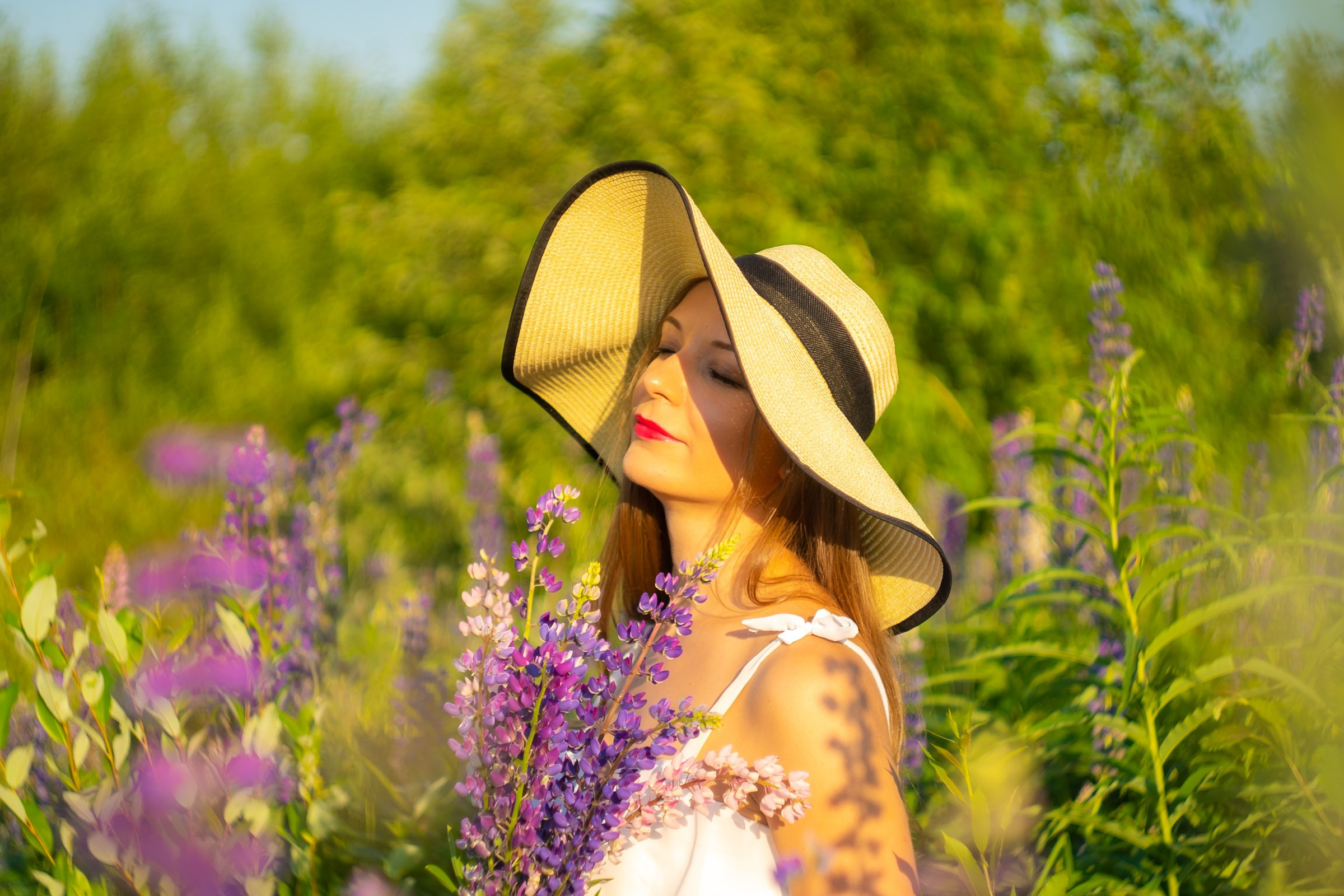 Лиза. Люпины. Портретный фотограф в Санкт-Петербурге Александр Быстрицкий