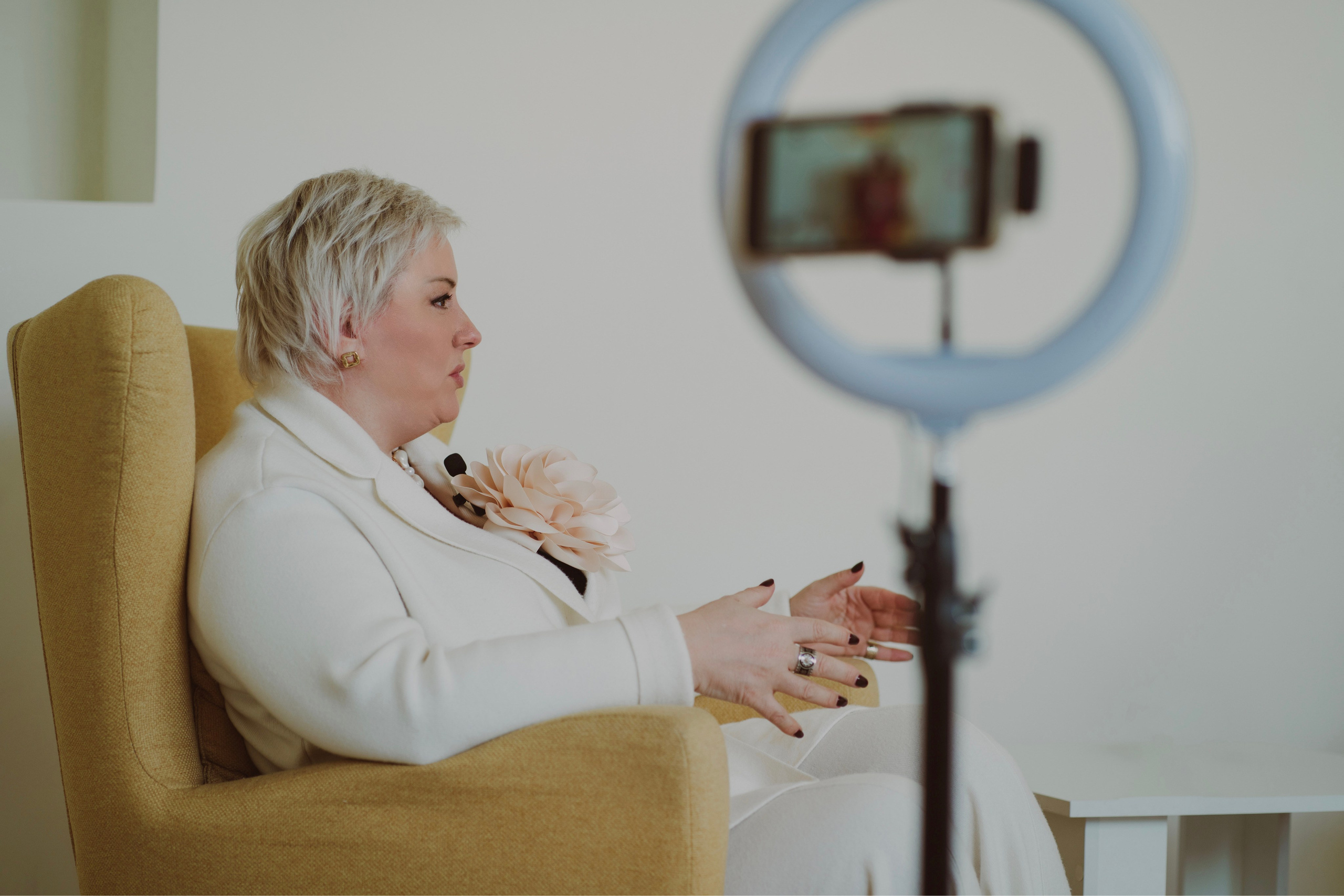 Запись подкаста с экспертом. Творческие фотосессии в Москве. Фотоальбом лидера группы ЯЛО