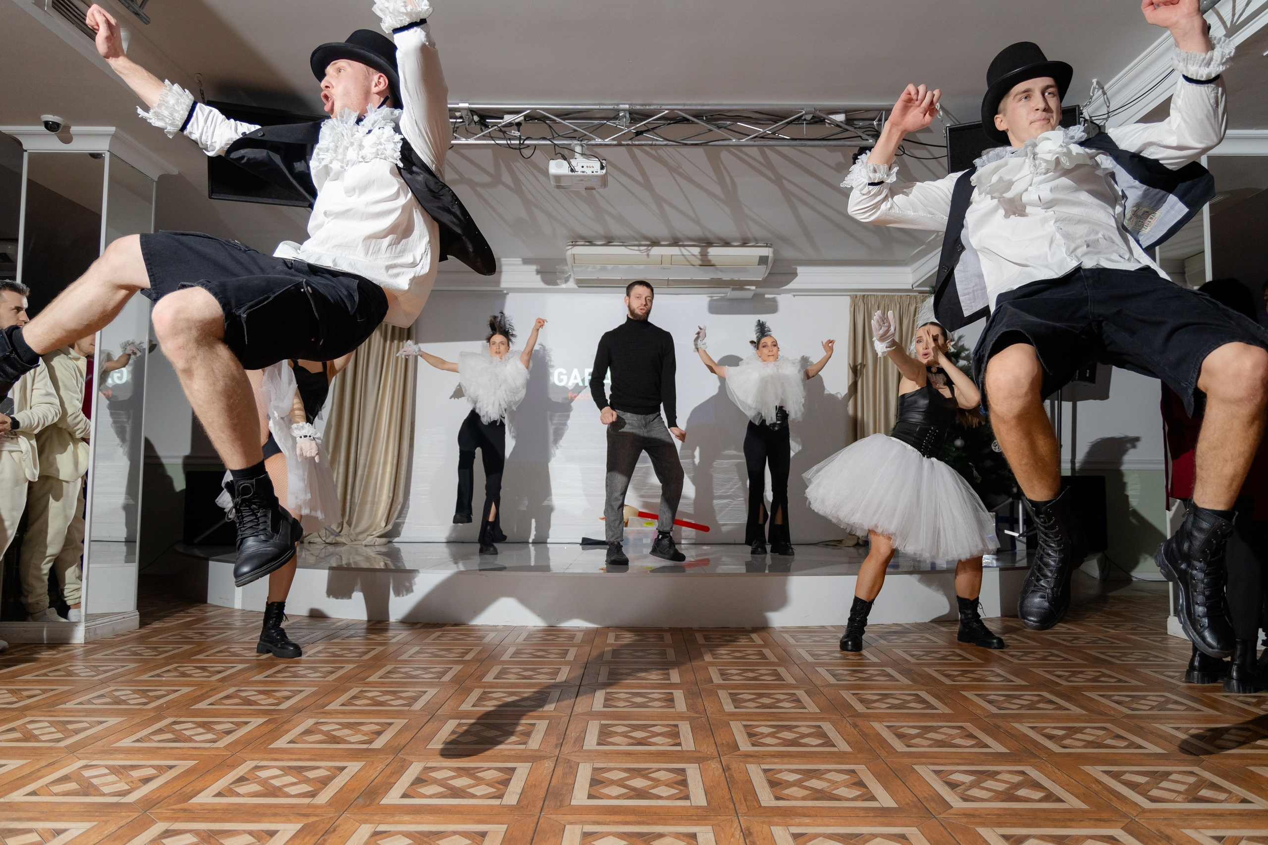 Корпоративная фотосъемка для кафе GARAGE | Новый год 2025 | Минск. Свадебный фотограф в Минске/Беларуси Сергей Спиридонов