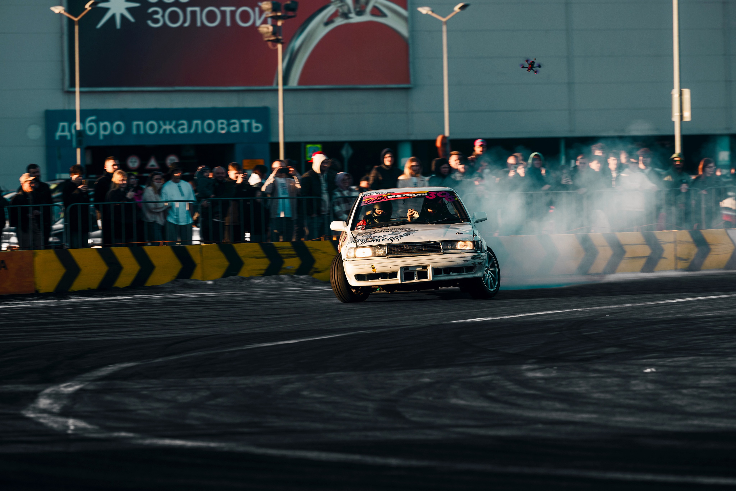 Фотографии закрытия сезона 2025 VibeSide — дрифт и автошоу у МЕГА Дыбенко, Санкт-Петербург