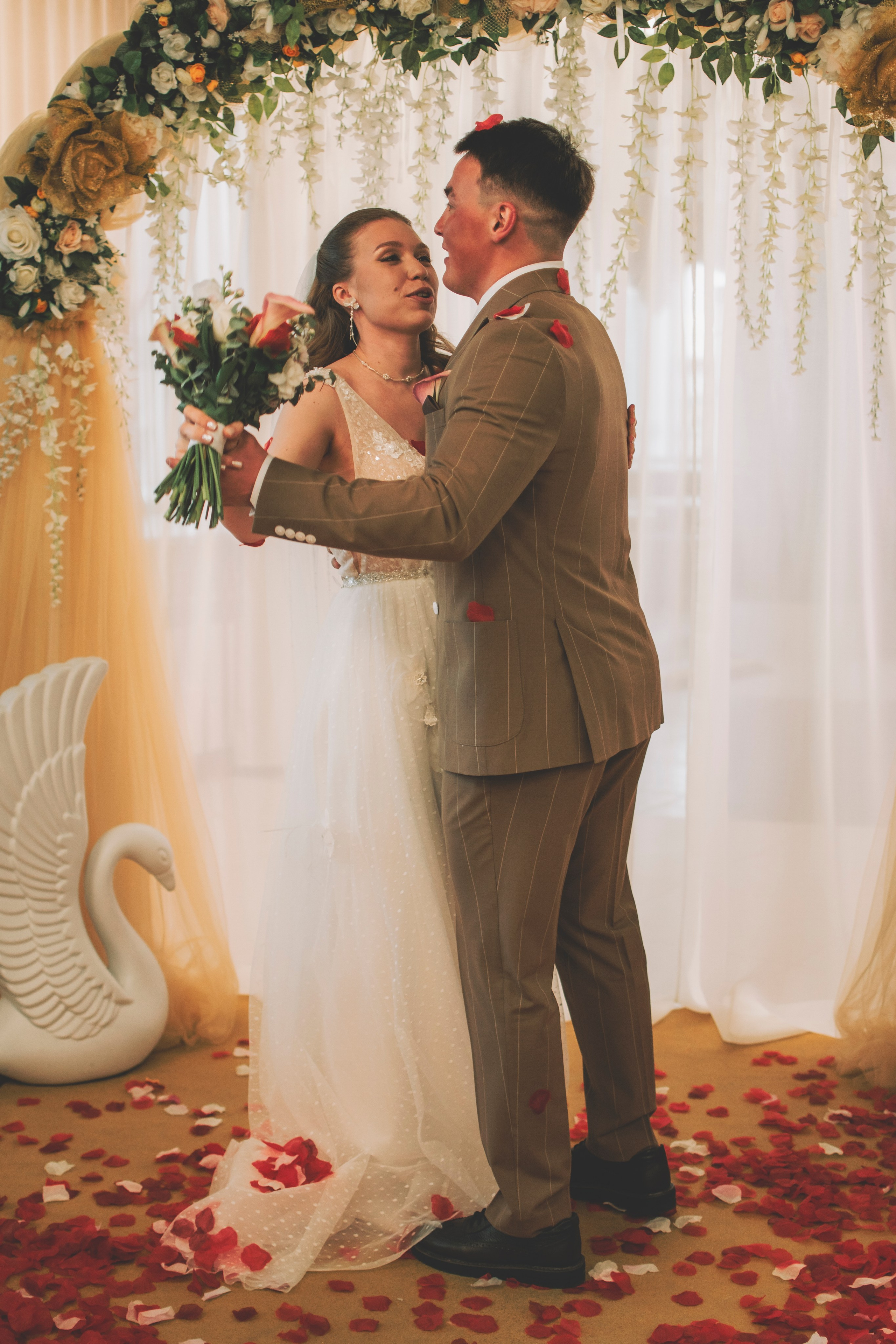 Альберт и Анастасия (Студийная фотосессия, роспись в ДК Нефтяник + фотосессия с гостями). Семейный и свадебный фотограф Губкинский и Ставрополь