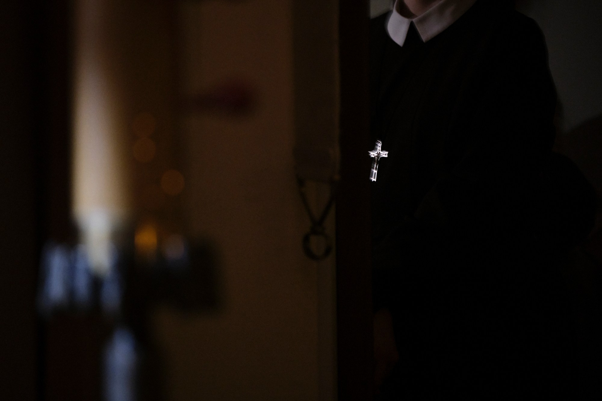 Никита Гольцов фотограф; Пасхальная служба у католиков; Пасха; Репортажный фотограф в Томске;