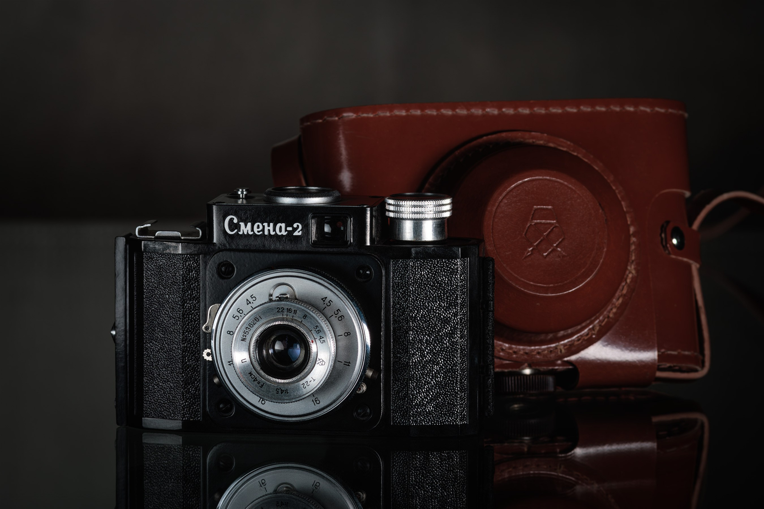 Сме́на-2 — советский малоформатный шкальный фотоаппарат. Производился с 1955 по 1962 год ГОМЗ (Ленинград) и с 1958 год по 1961 год Минским заводом ММЗ (ныне БелОМО). Фотограф Сергей Ефимов. #СергейЕфимовФотоФ
