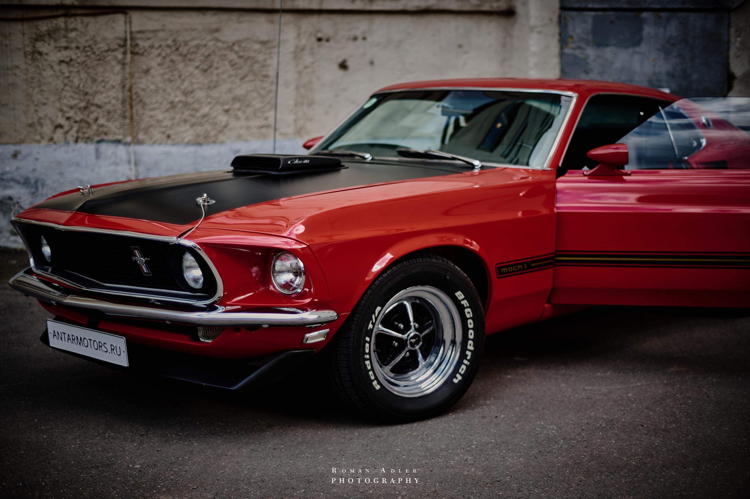 这辆红色1969年Mustang Mach 1