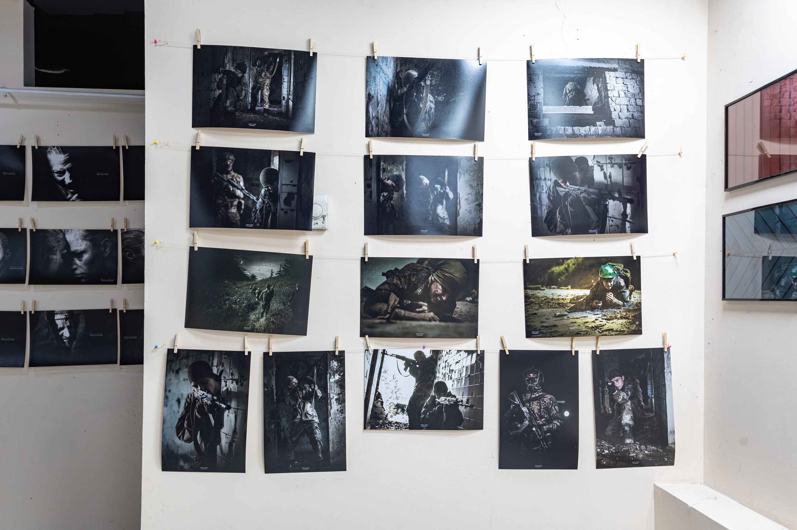 Выставка и презентация проекта E.V.E. Фотограф Роман Адлер