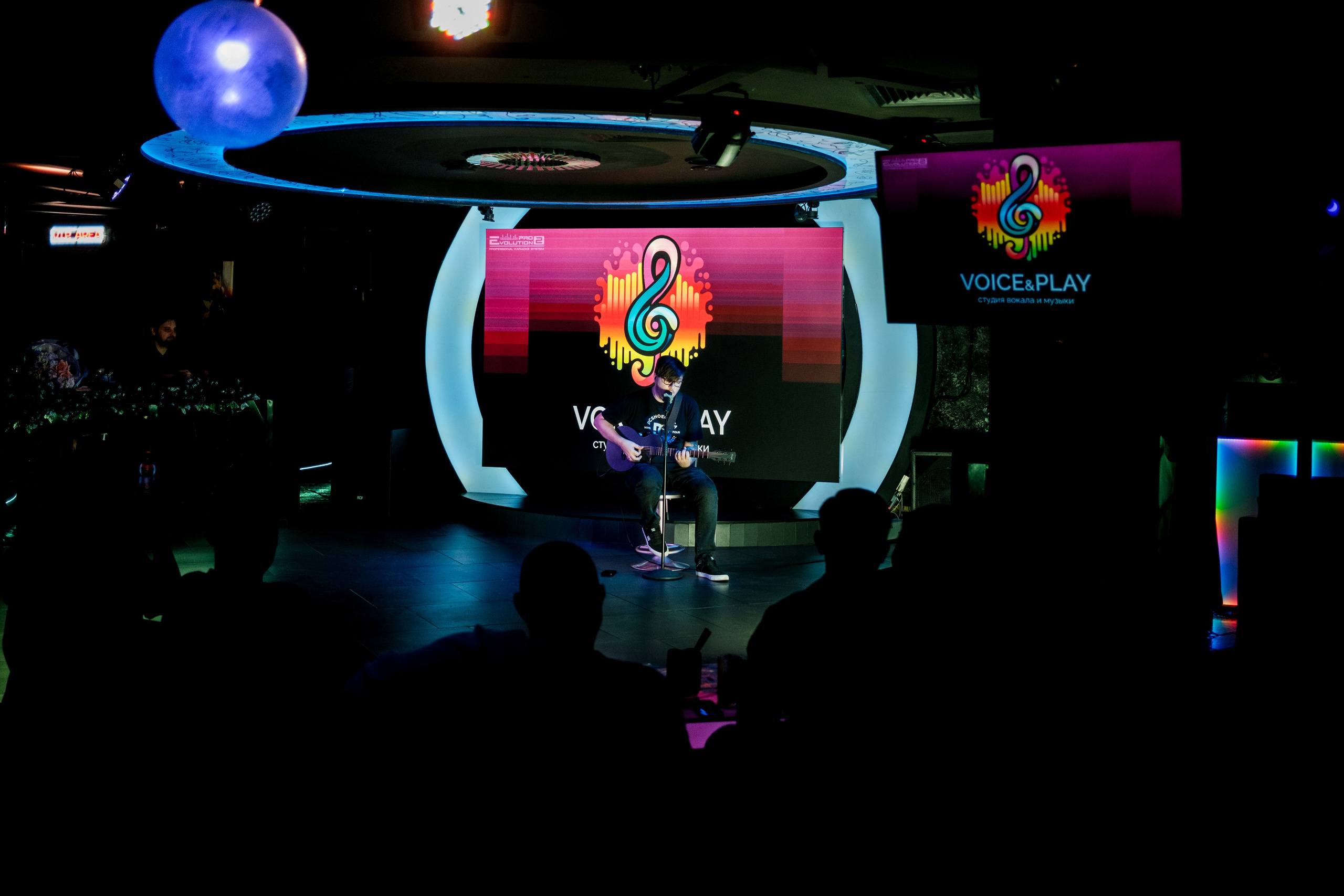 Voice&Play | караоке-бар ГОСТИ. Свадебный и репортажной фотограф Денис Ожигин в Краснодаре и Краснодарском крае