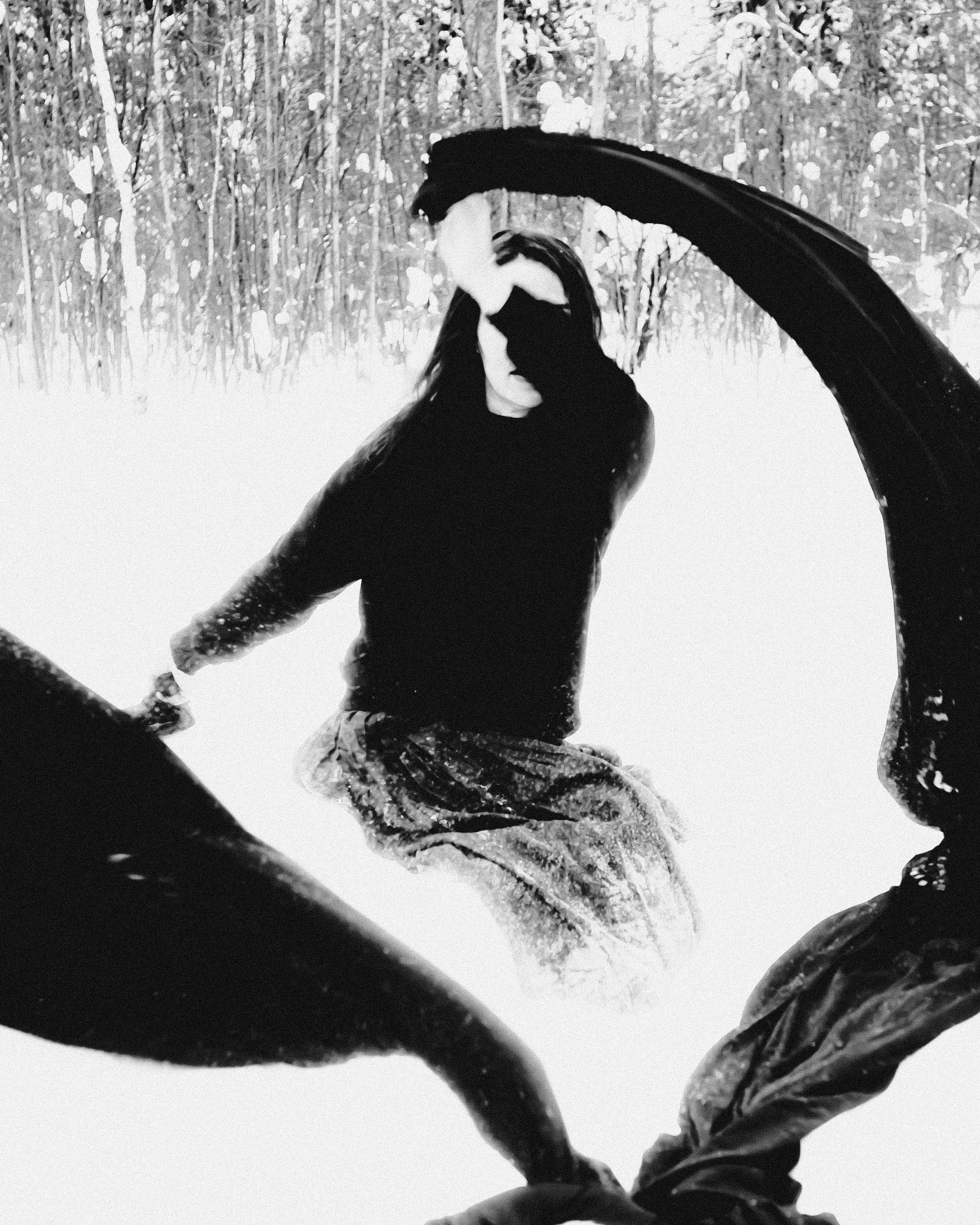 Женская психологическая съёмка в лесу. Фотоведьма Дарья Нечинская