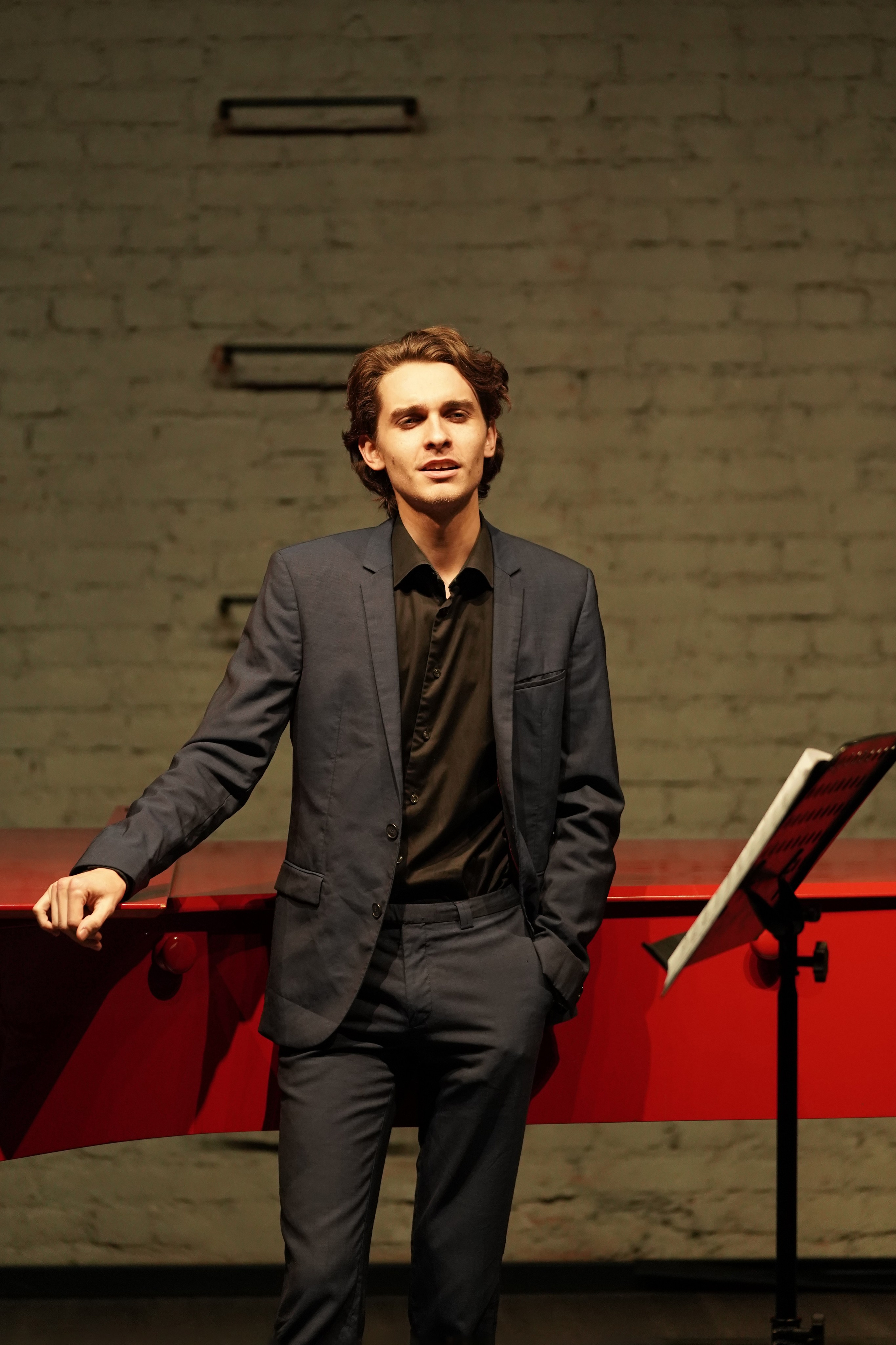 В сумраке Есенин-центра. 7/11/25. Фотограф Строгино Яна Гавриленко