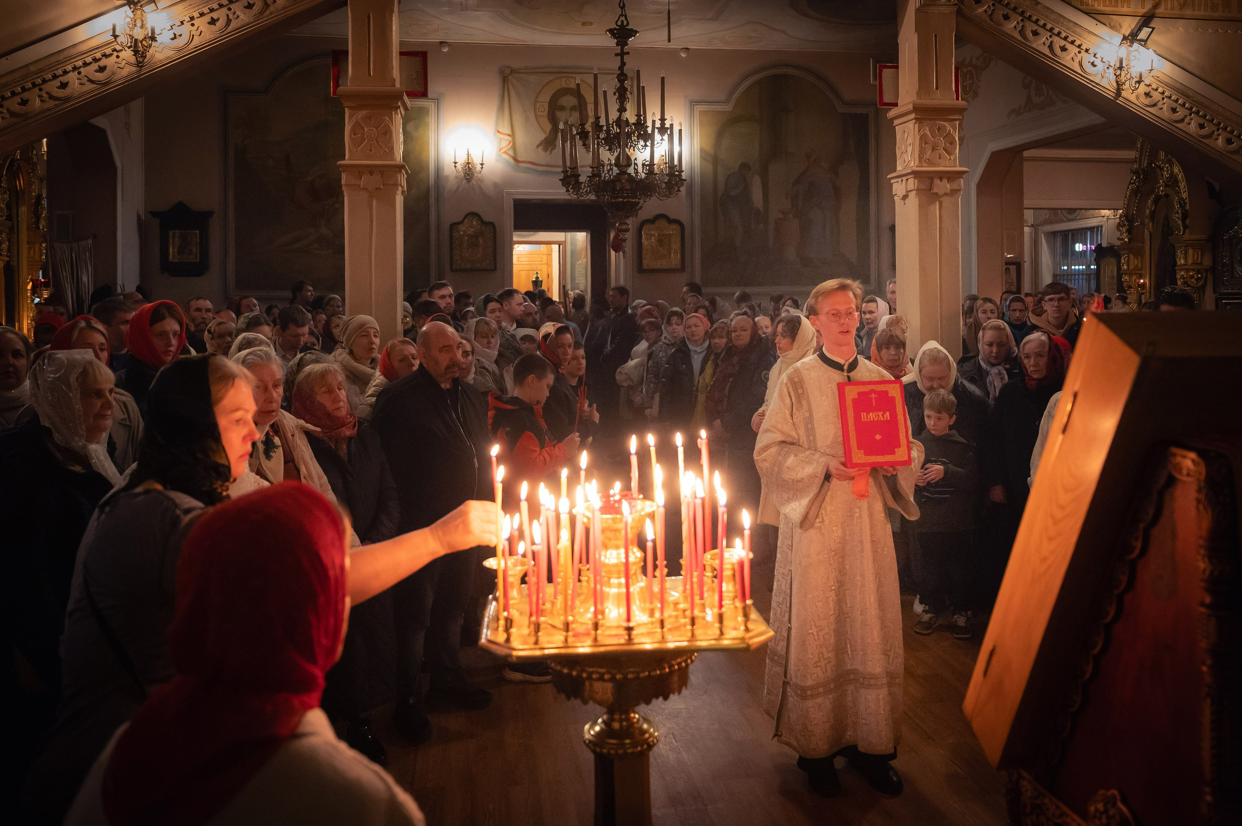 Богородский храм. Пасха. Полунощница, Божественная литургия. Антон и Татьяна Денисенко — В храме