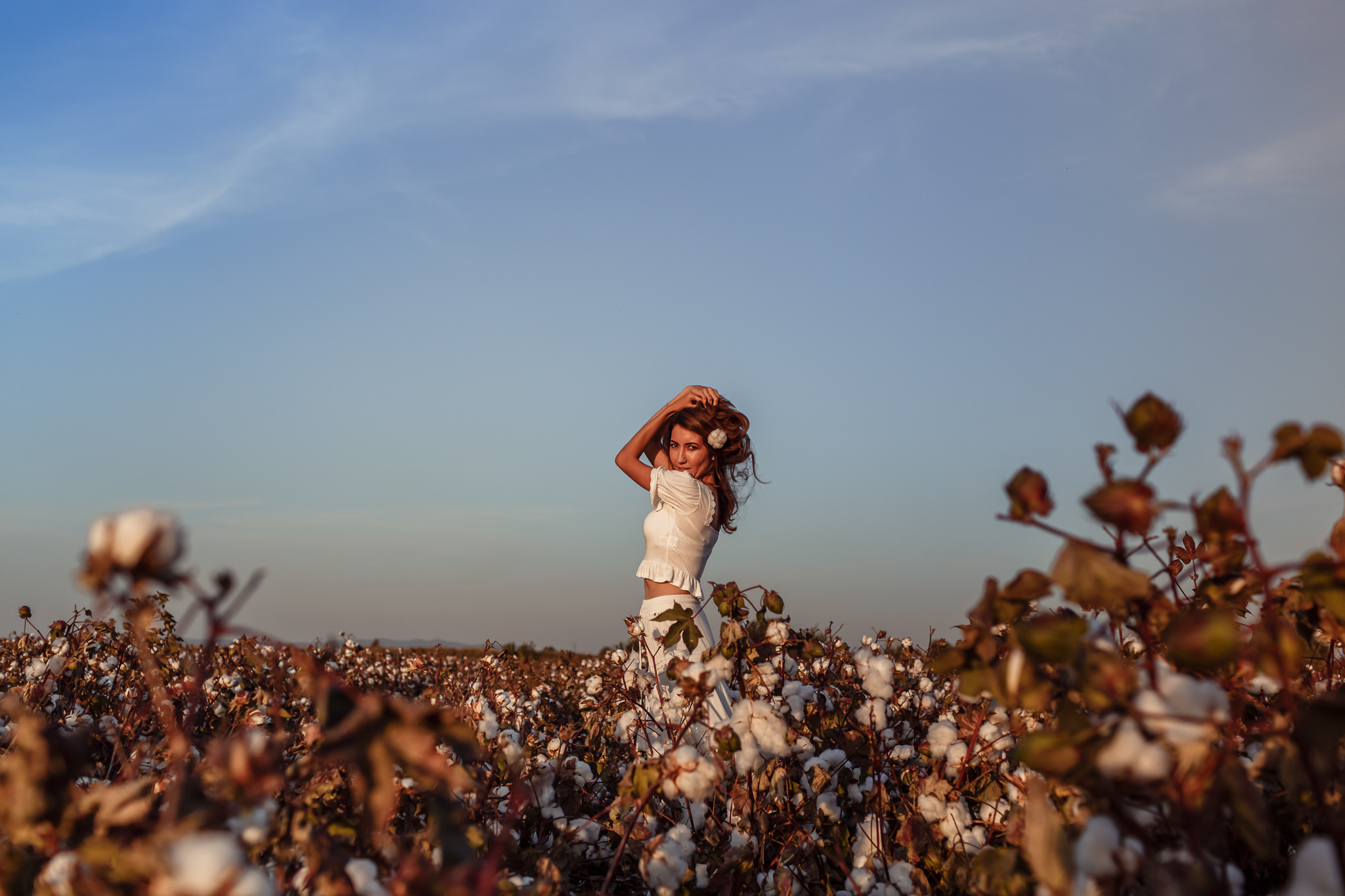 Photo session of Firuza in a cotton field. Professional family and children’s photographer in Izmir Irina Eron