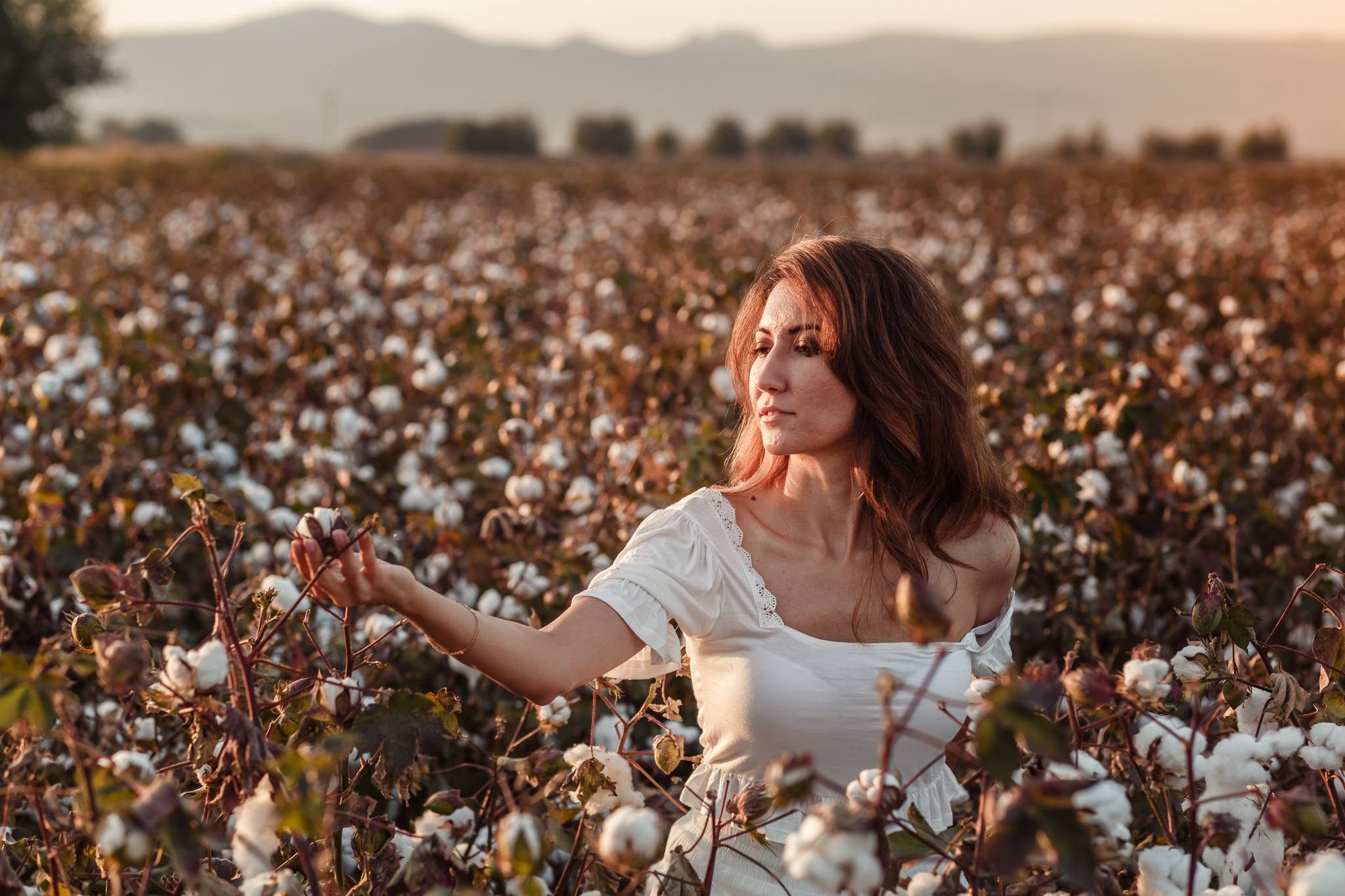 Photo session of Firuza in a cotton field. Professional family and children’s photographer in Izmir Irina Eron