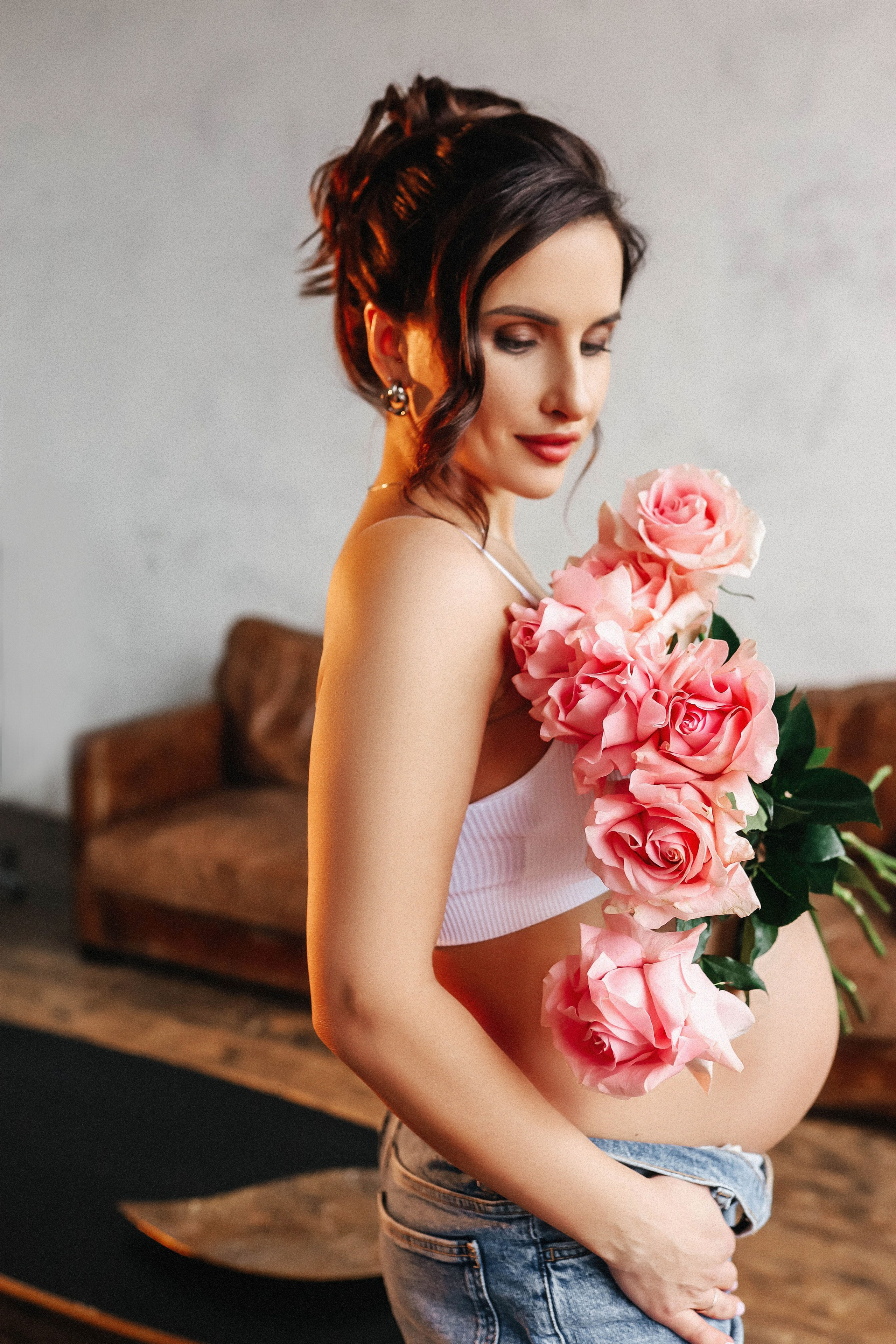 Фотосессия беременности в Москве в студии. Свадебный и семейный фотограф в Москве