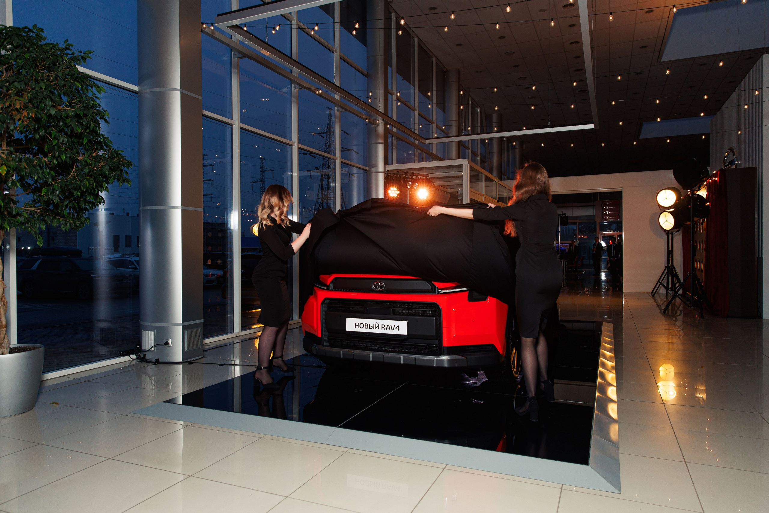 Презентация новой Toyota RAV4. Репортажный и свадебный фотограф в Уфе Павел Кожевников
