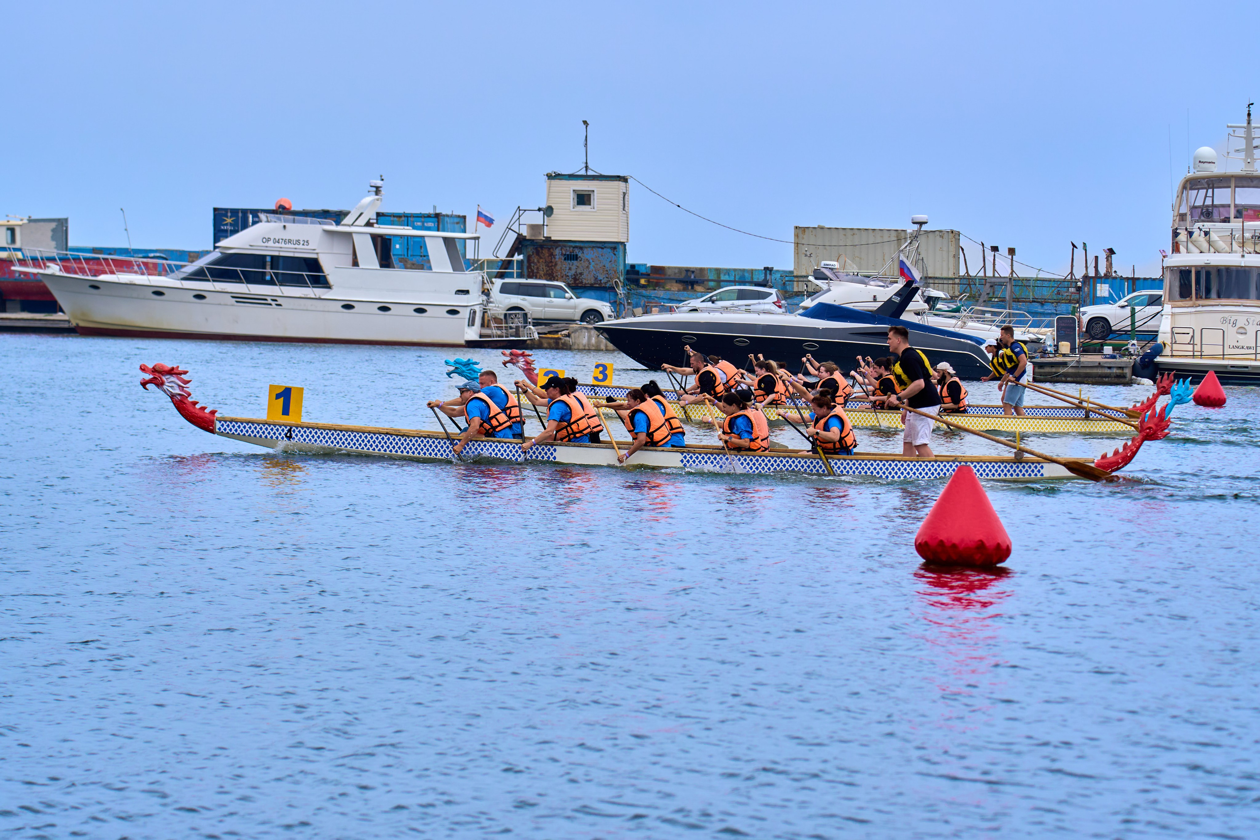 Соревнования на лодках дракон Айс Юнион. Фотограф во Владивостоке