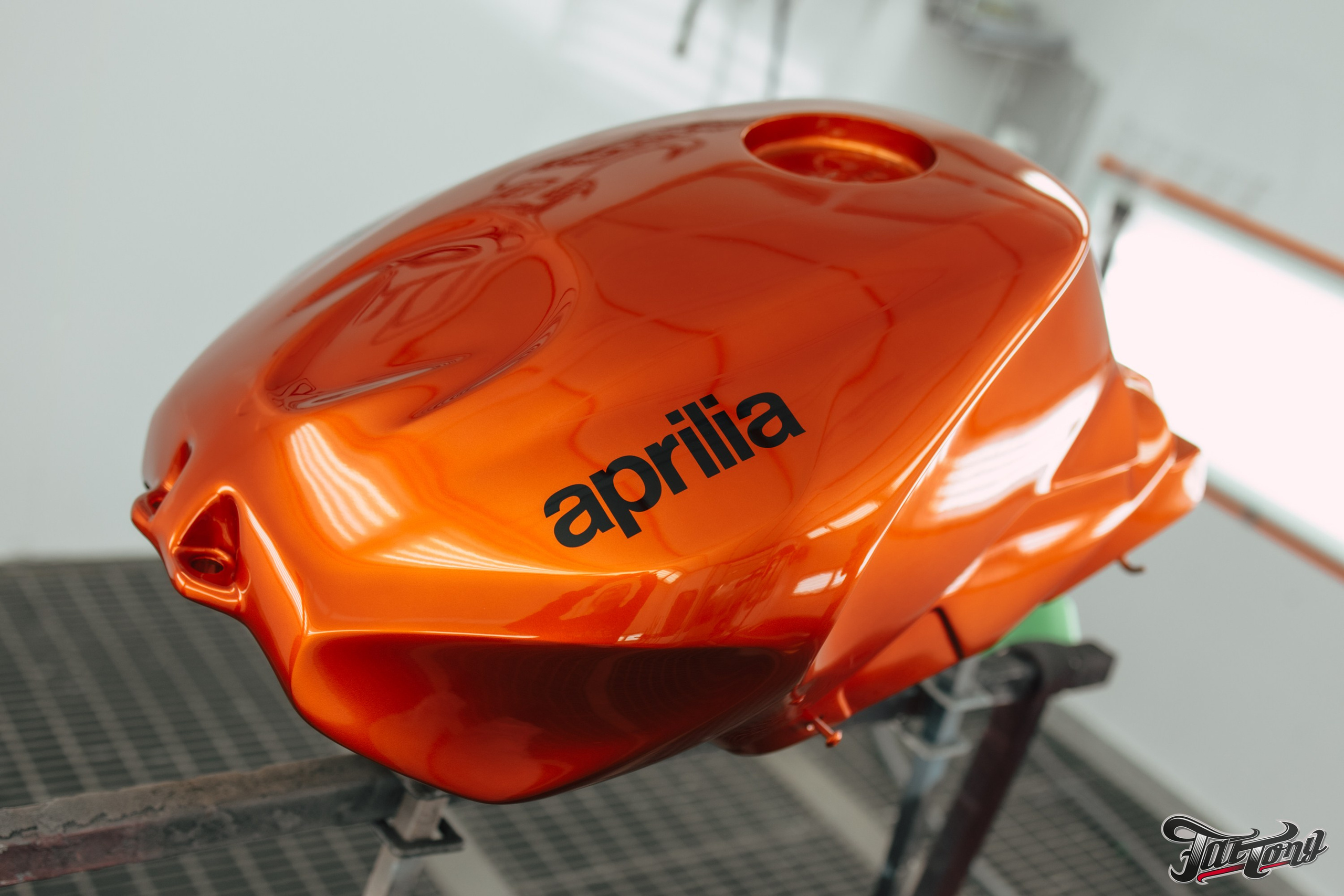 Aprilia детали мотоцикла, окрас в оранжевый кэнди. DeLorein