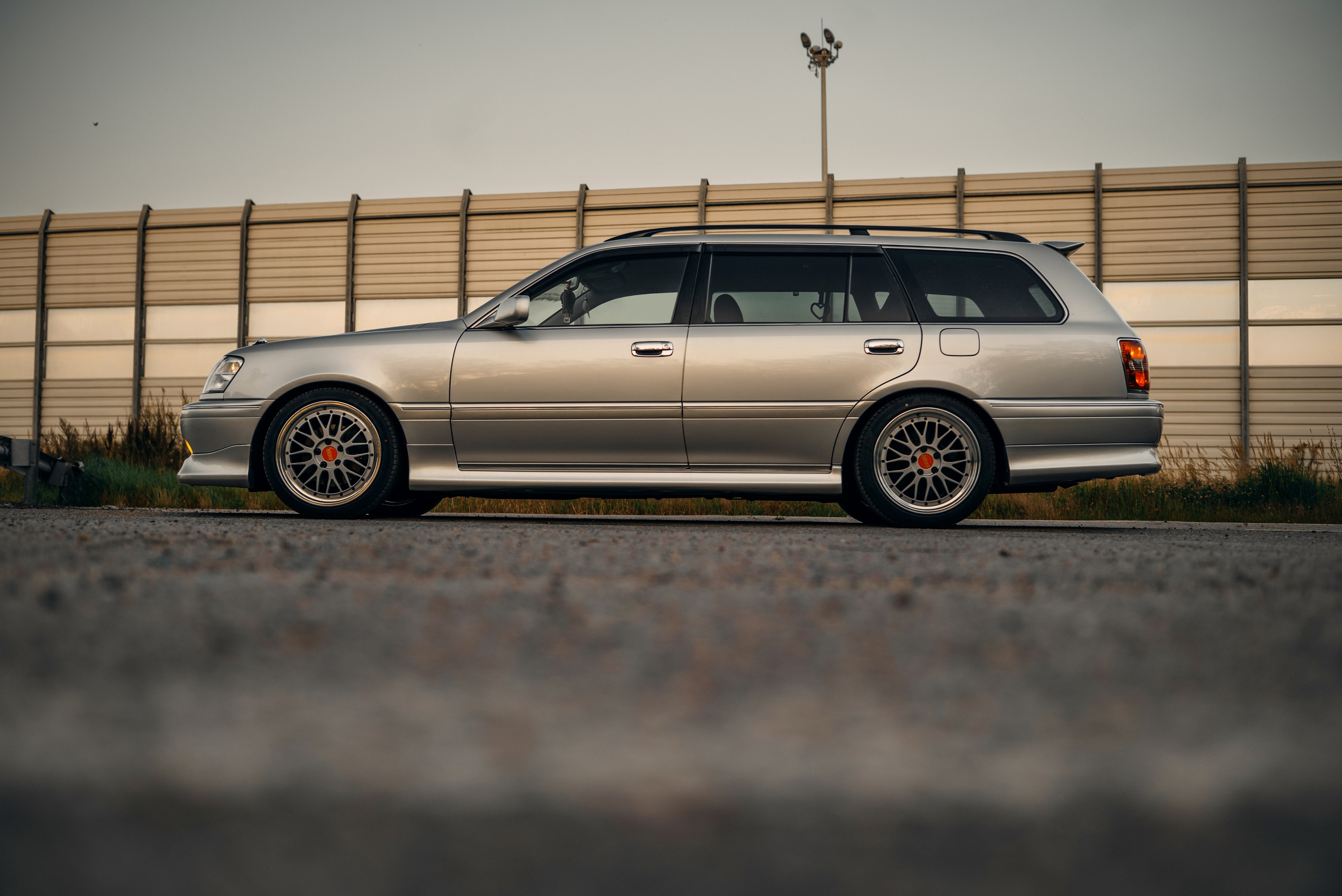 Toyota Crown Estate Athlete V JZS171W. DeLorein