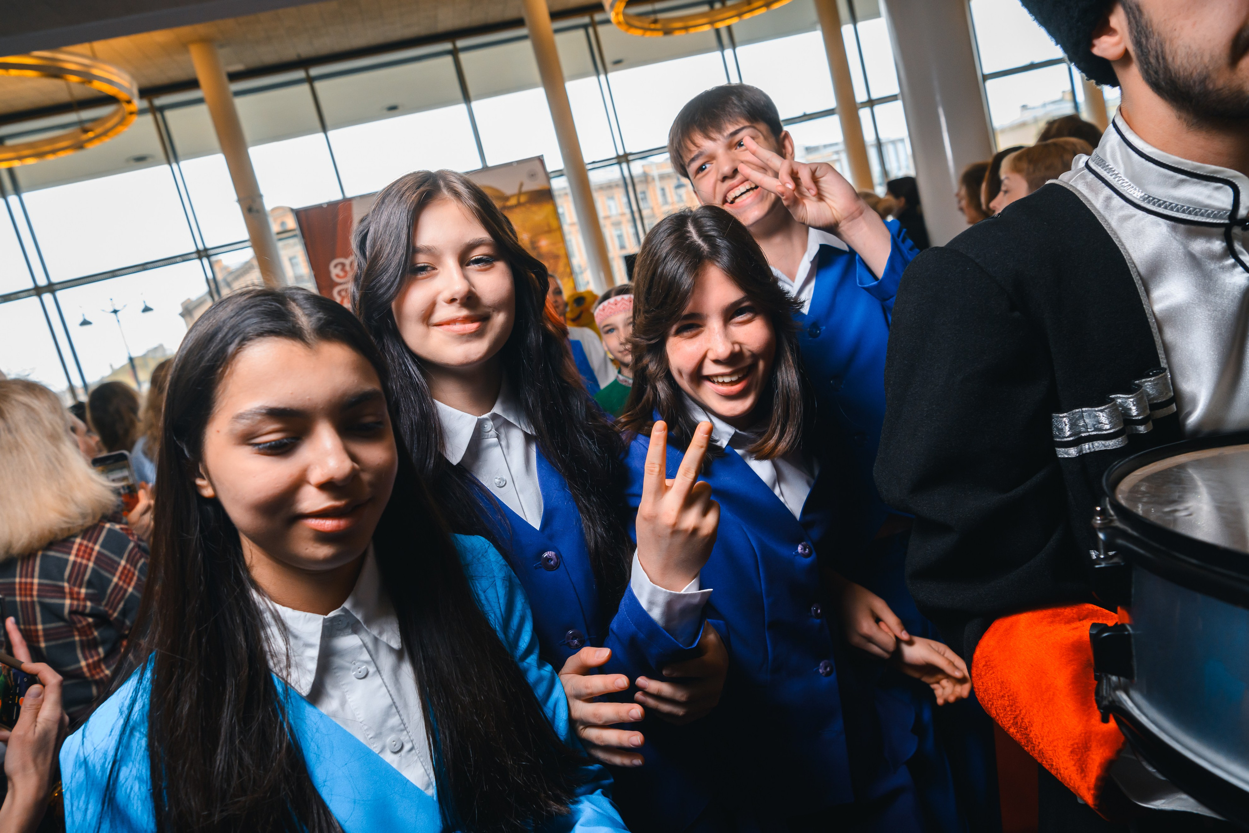 23 апреля, красная дорожка, БКЗ Октябрьский, г. Санкт-Петербург. Золотое яблочко