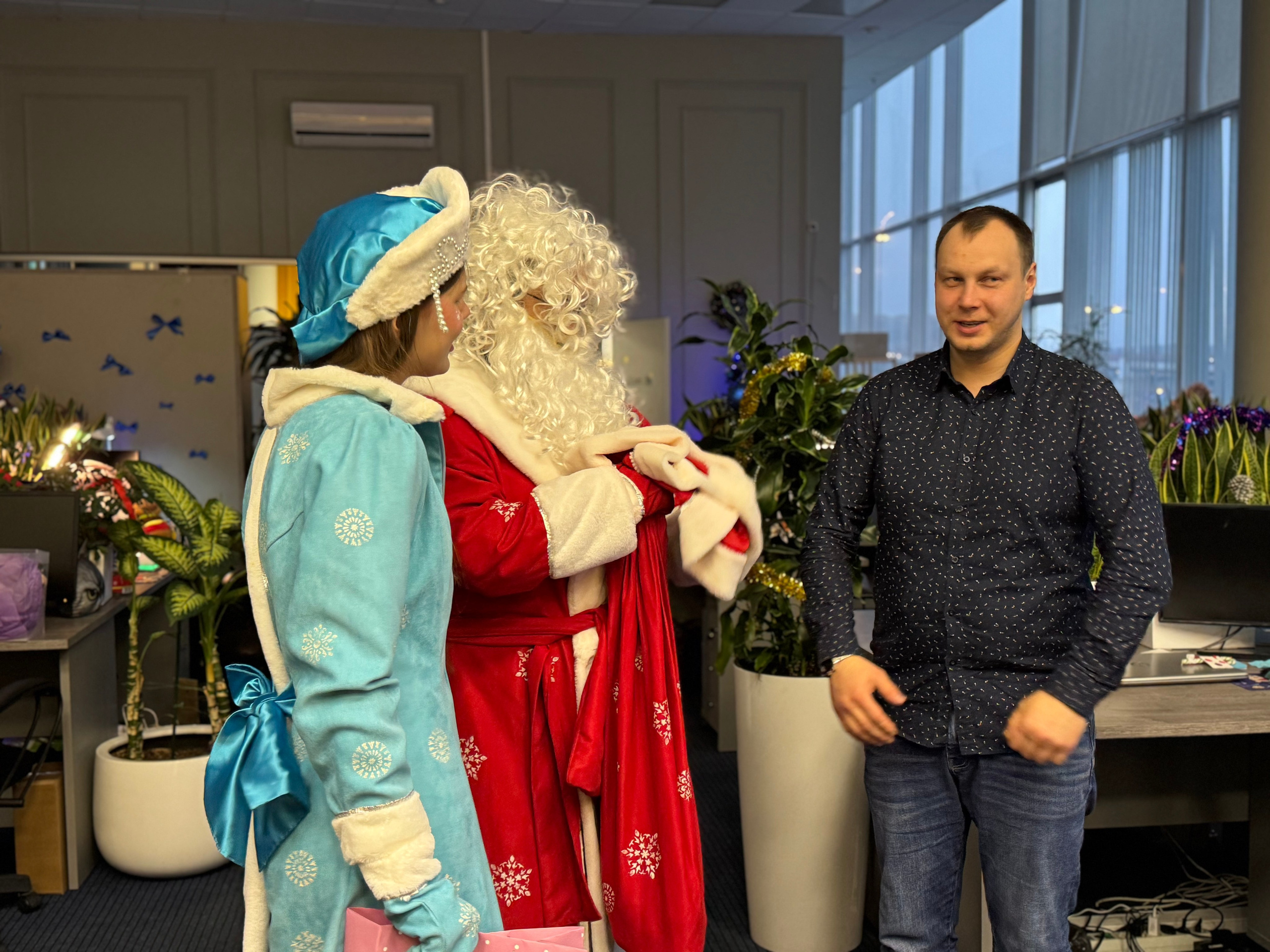 Новый год в офисе. Фотоархив giper.fm