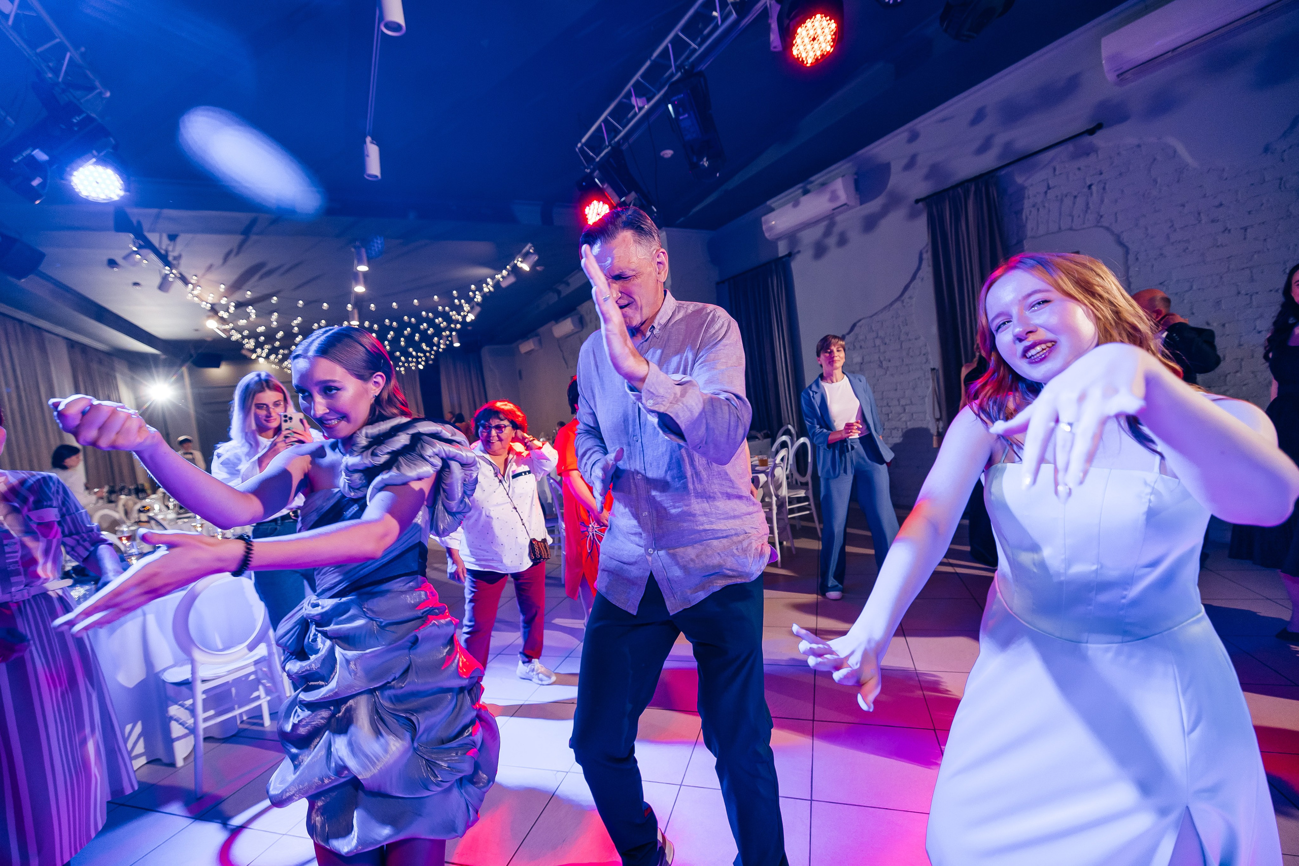 2023-06-23 Выпускной МБОУ СОШ № 10. Фотограф в Красноярске