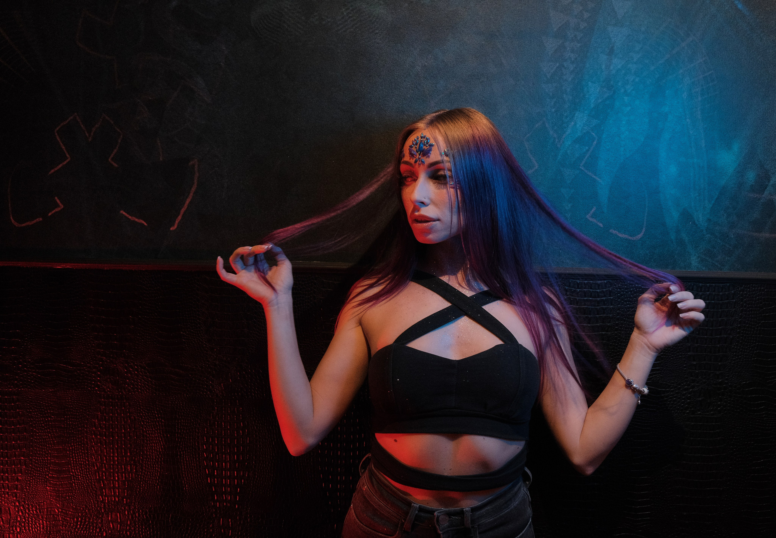 Фотоальбом с избранными женскими портретами