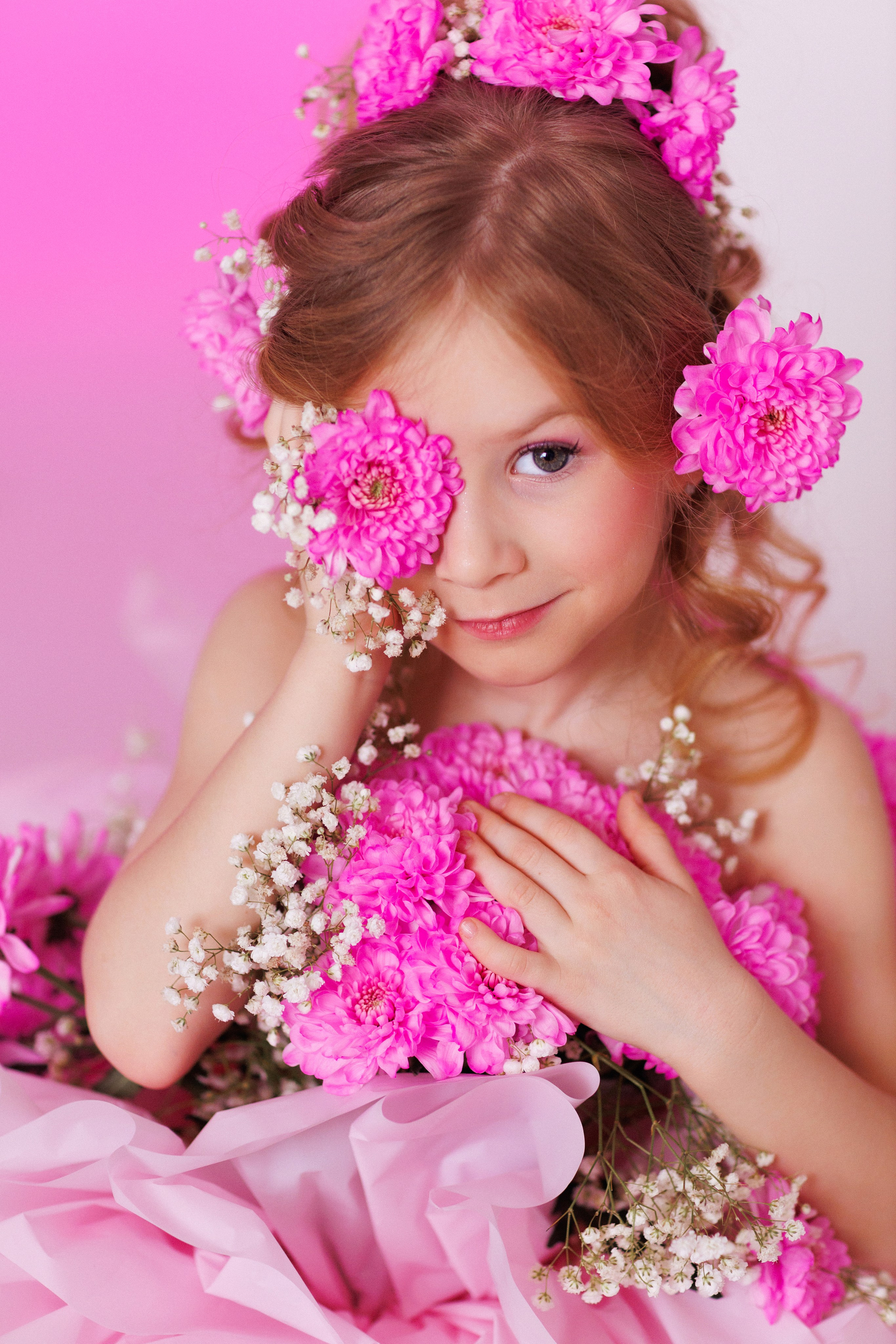 Фотосессия для девочек в форме букета с живыми цветами. Семейный и детский фотограф в Краснодаре Анна Трашкова