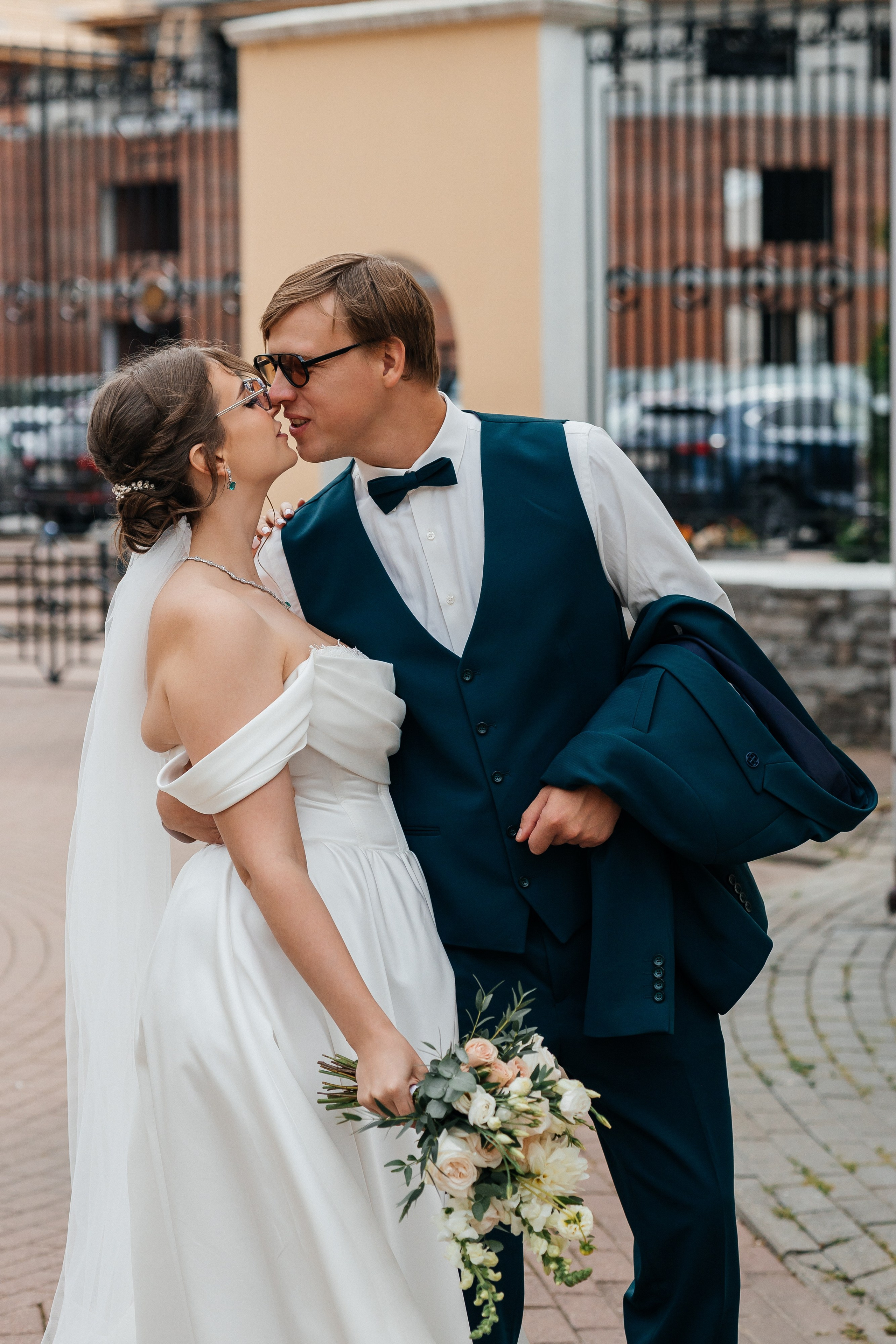 Свадебная прогулка на корабле. Олег Сверчков | Свадебный фотограф Вологда