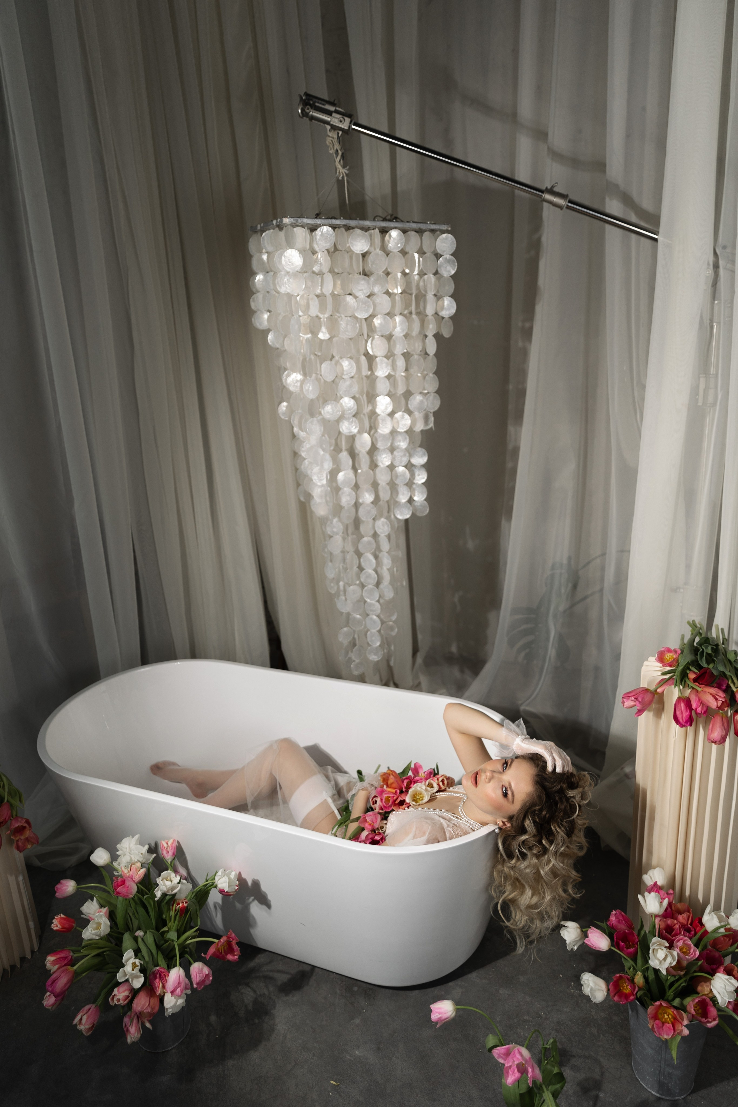 Настя. Я Ира и я фотографирую свадьбы более 10 лет