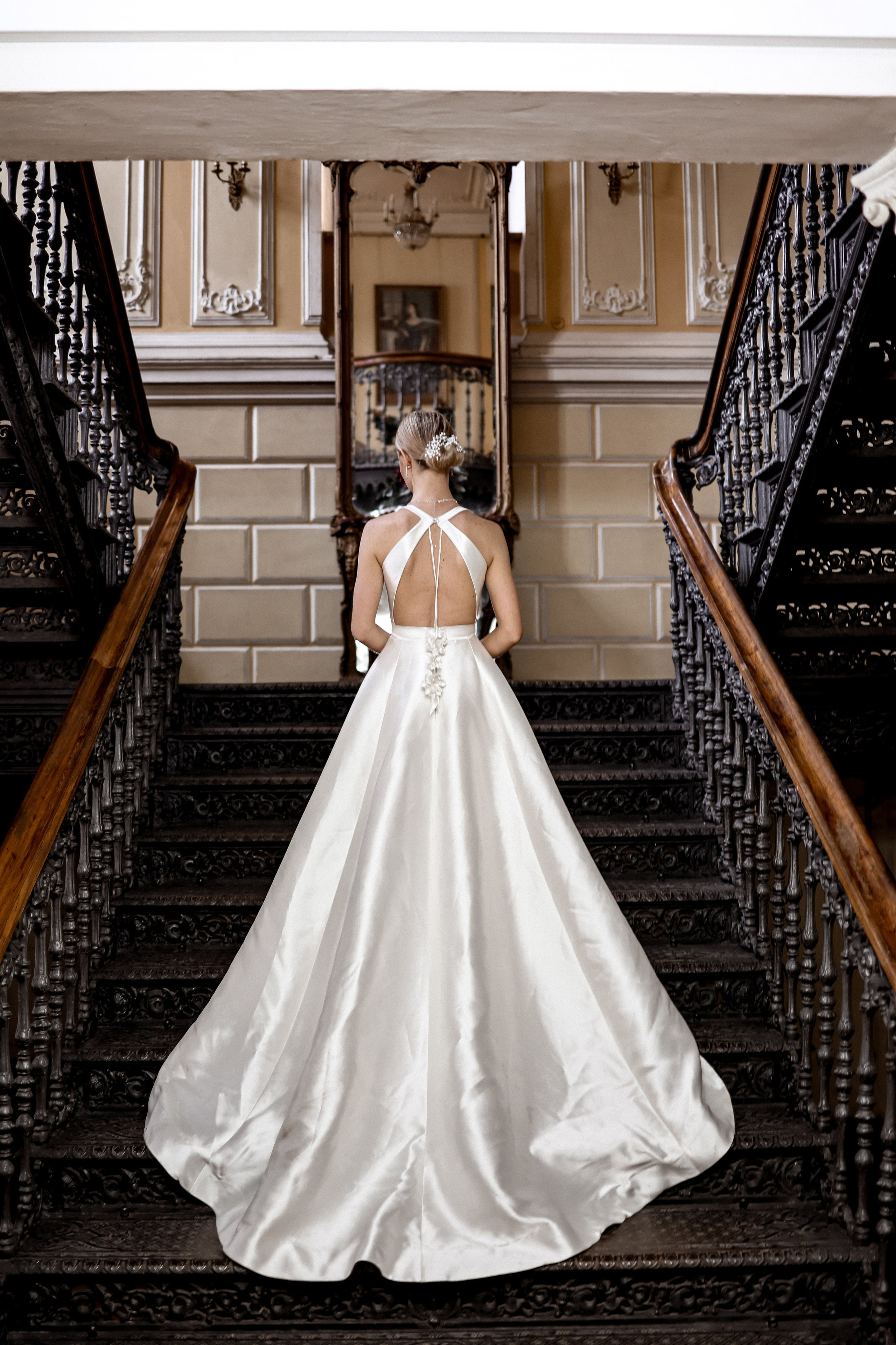 Свадебная love story в особняке. Свадебный и семейный фотограф Москва и Московская область