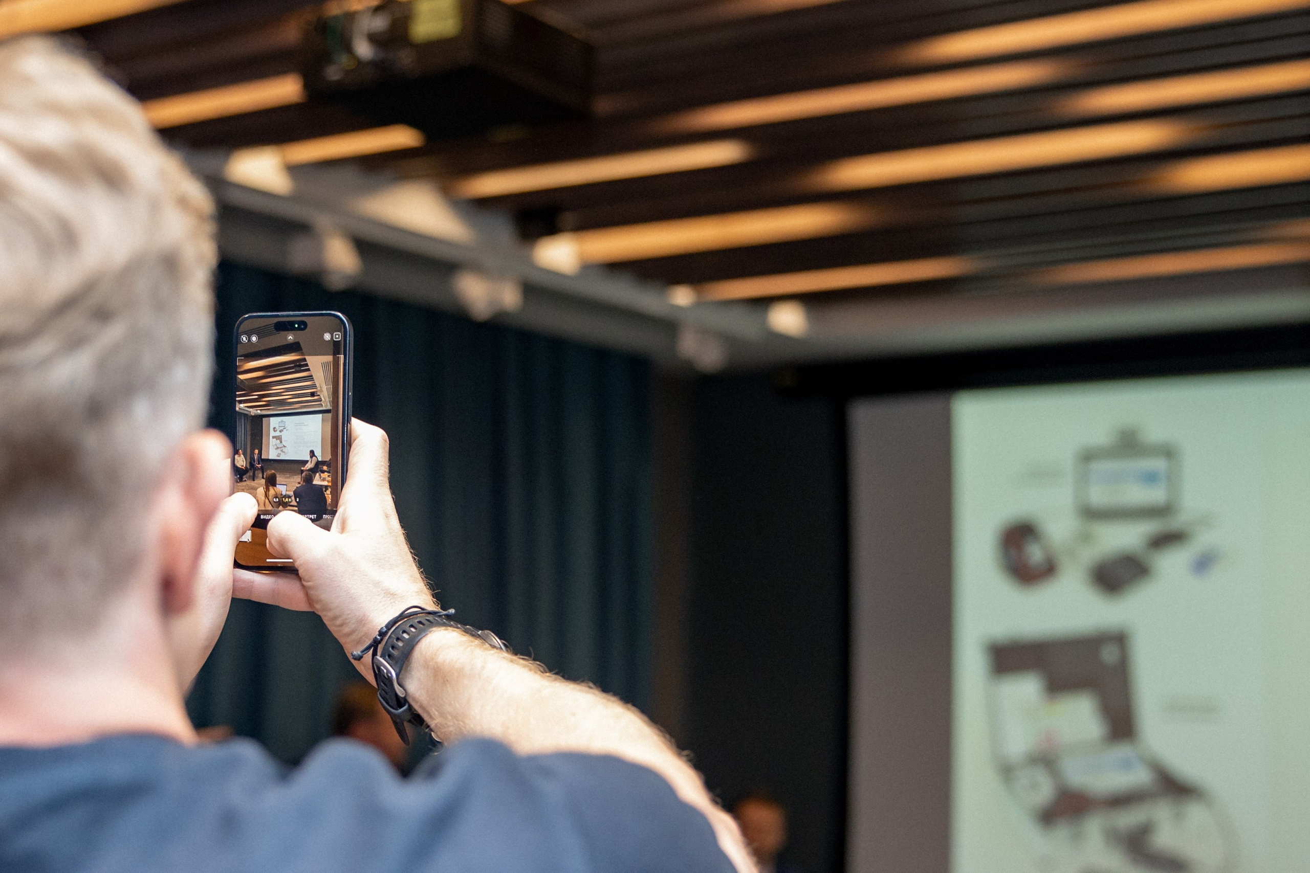 Лучший фотограф форумов и конференций в Москве по выгодным ценам. Бизнес-фотограф, корпоративный фотограф.