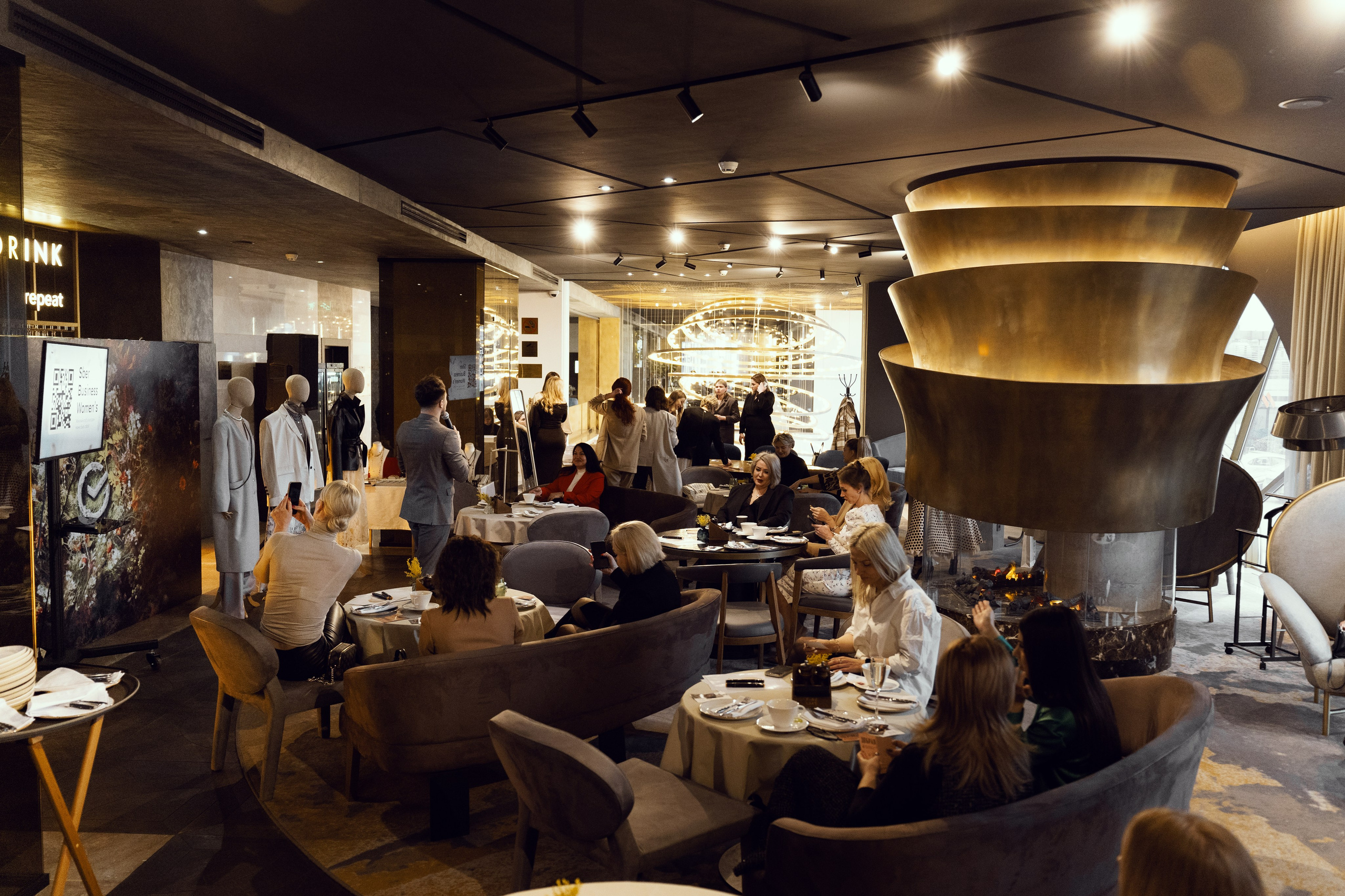 СБЕР 8 марта. ФОТОГРАФ ИВАН СЕЛИВАНОВ