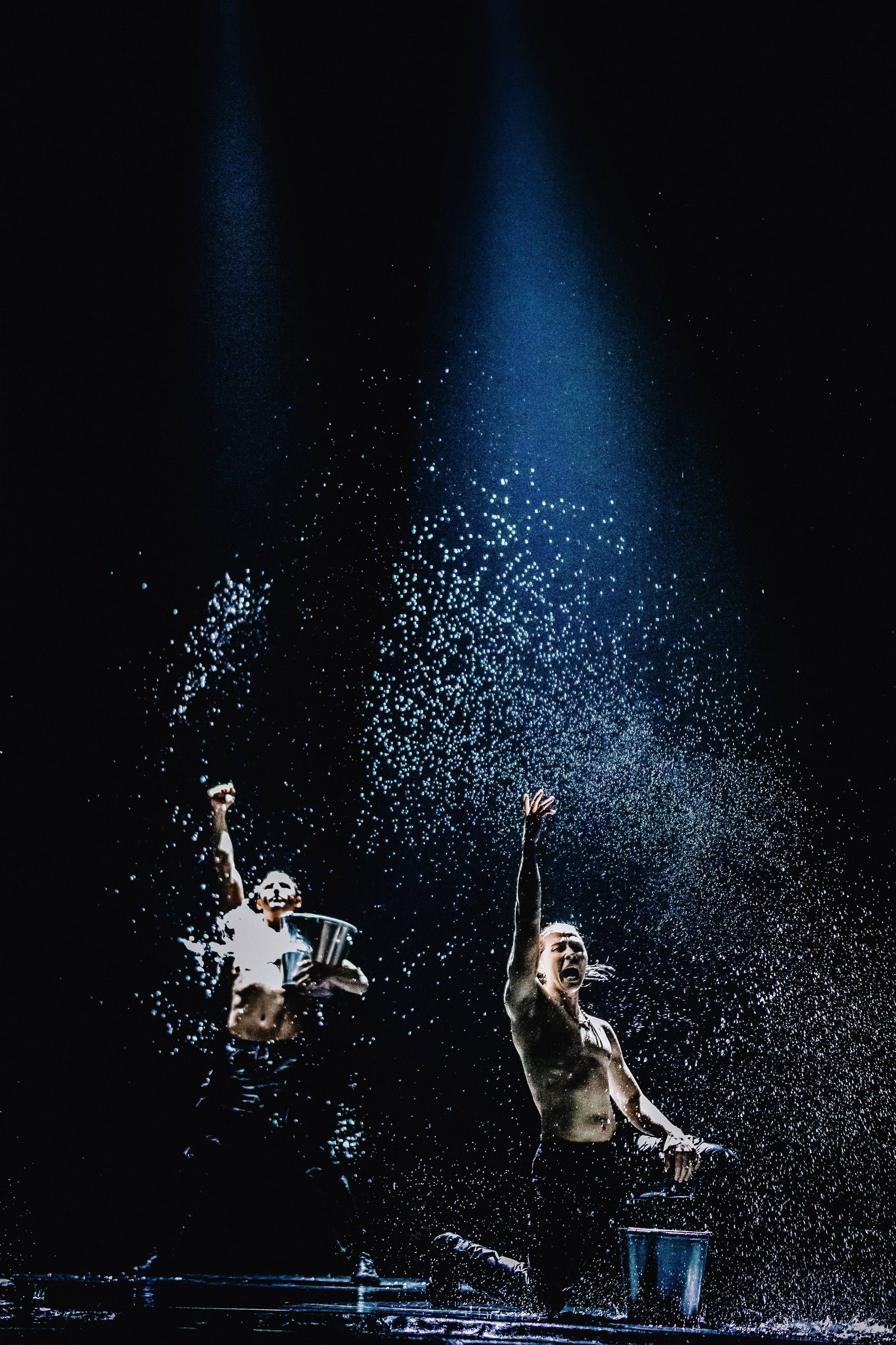 Шоу «Под дождём» 03 / 2025. ФОТОГРАФ ЕКАТЕРИНБУРГ