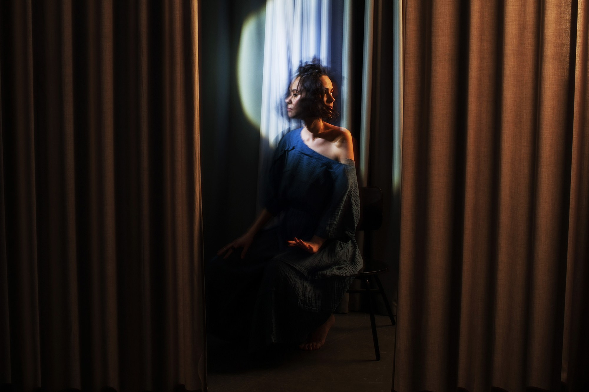 Юлия Крюкова для музыкального проекта «Течение». Портретная фотография в Москве