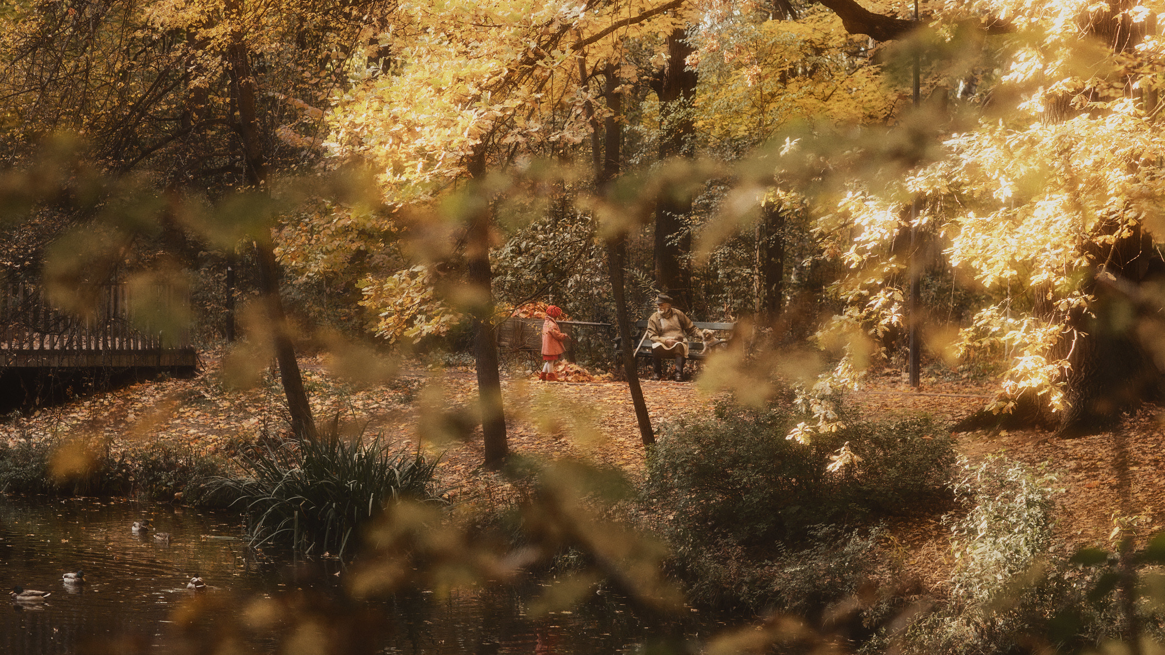 Старый дворник и ребятишки. Фотограф и режиссер Сергей Спирин. Москва