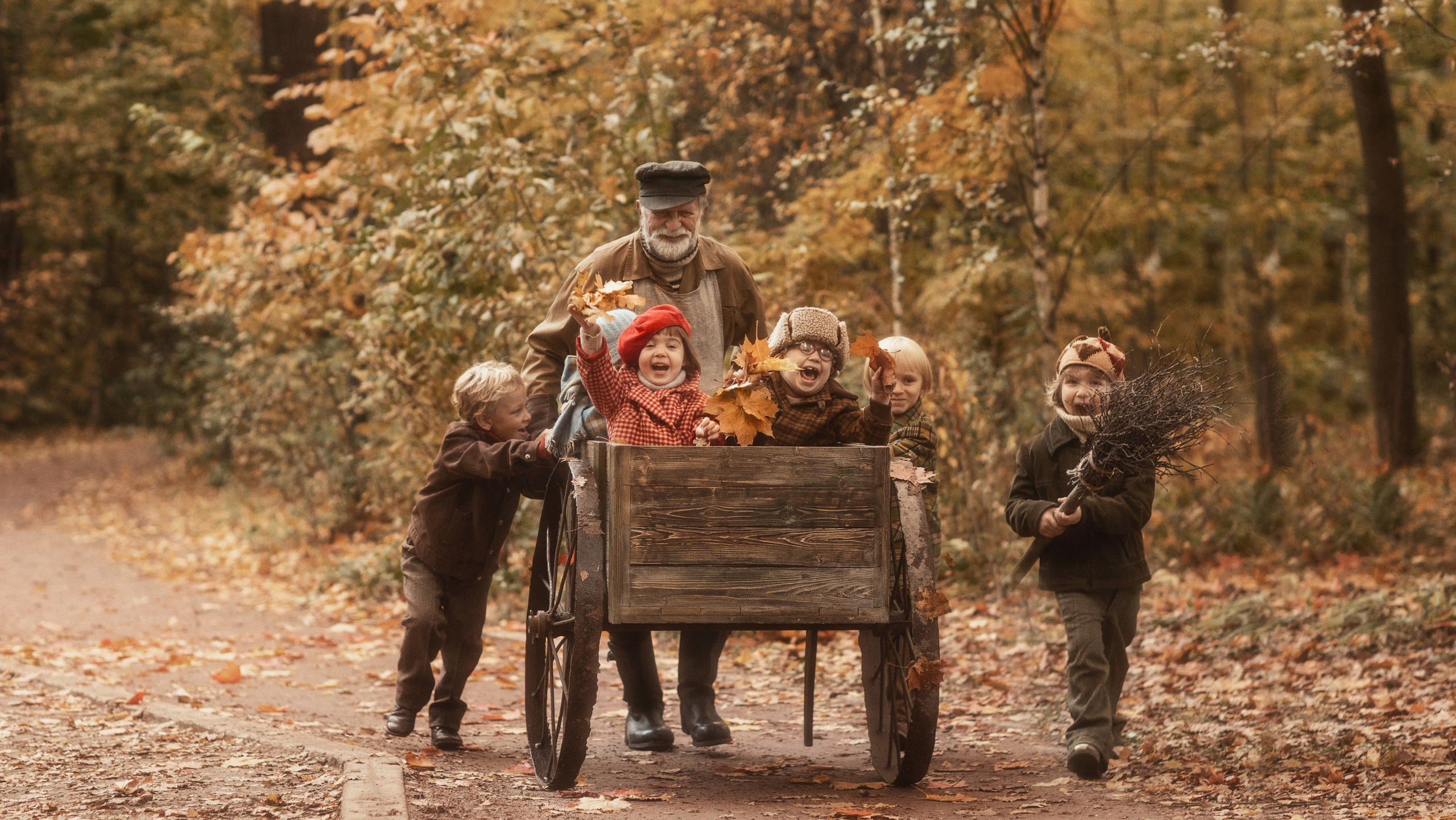 Старый дворник и ребятишки. Фотограф и режиссер Сергей Спирин. Москва
