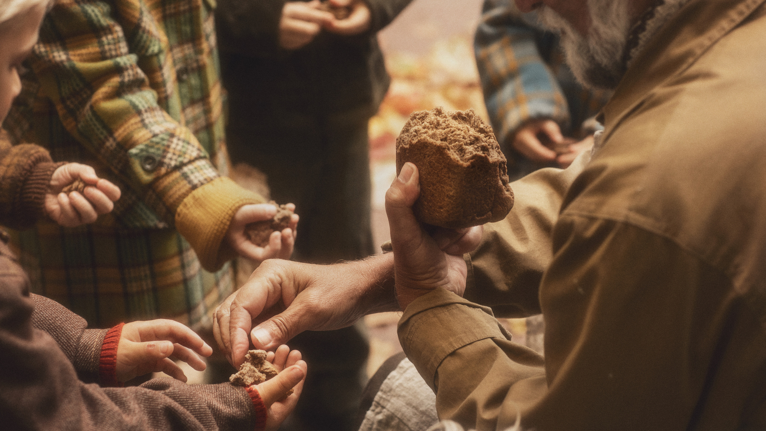 Старый дворник и ребятишки. Фотограф и режиссер Сергей Спирин. Москва