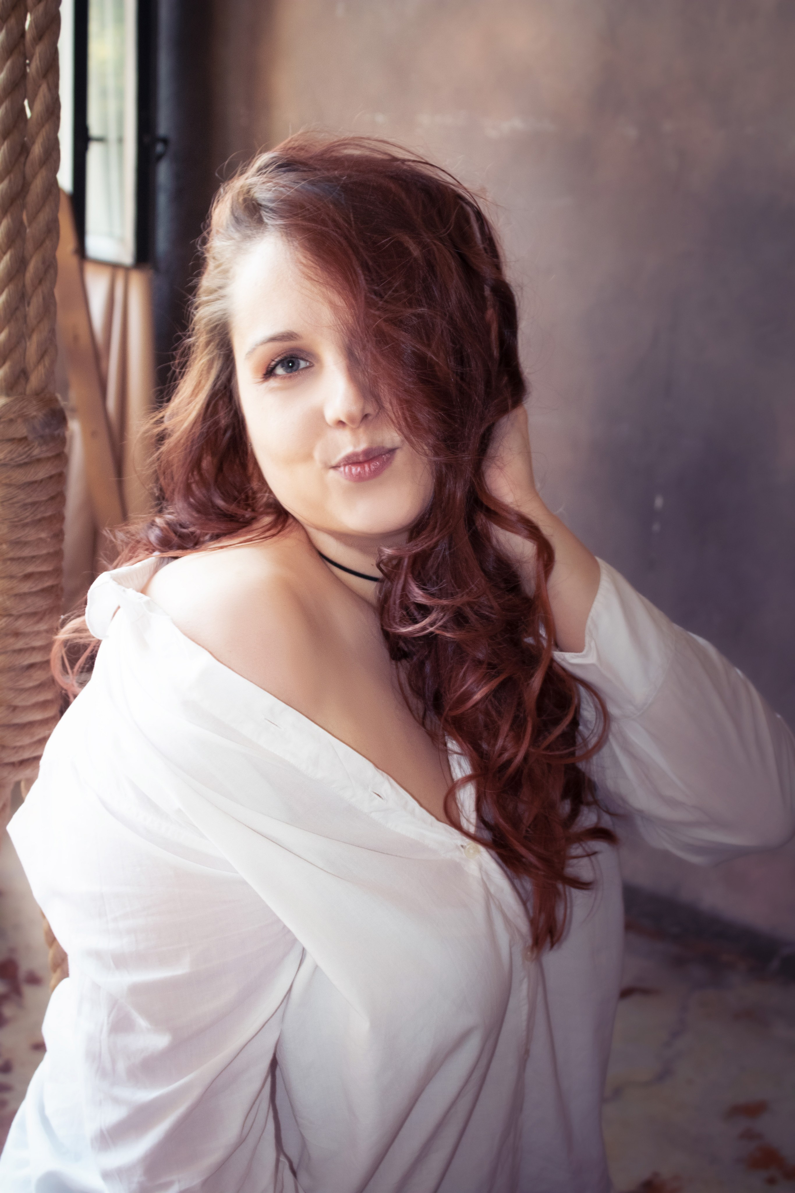 игривое настроение девушки 