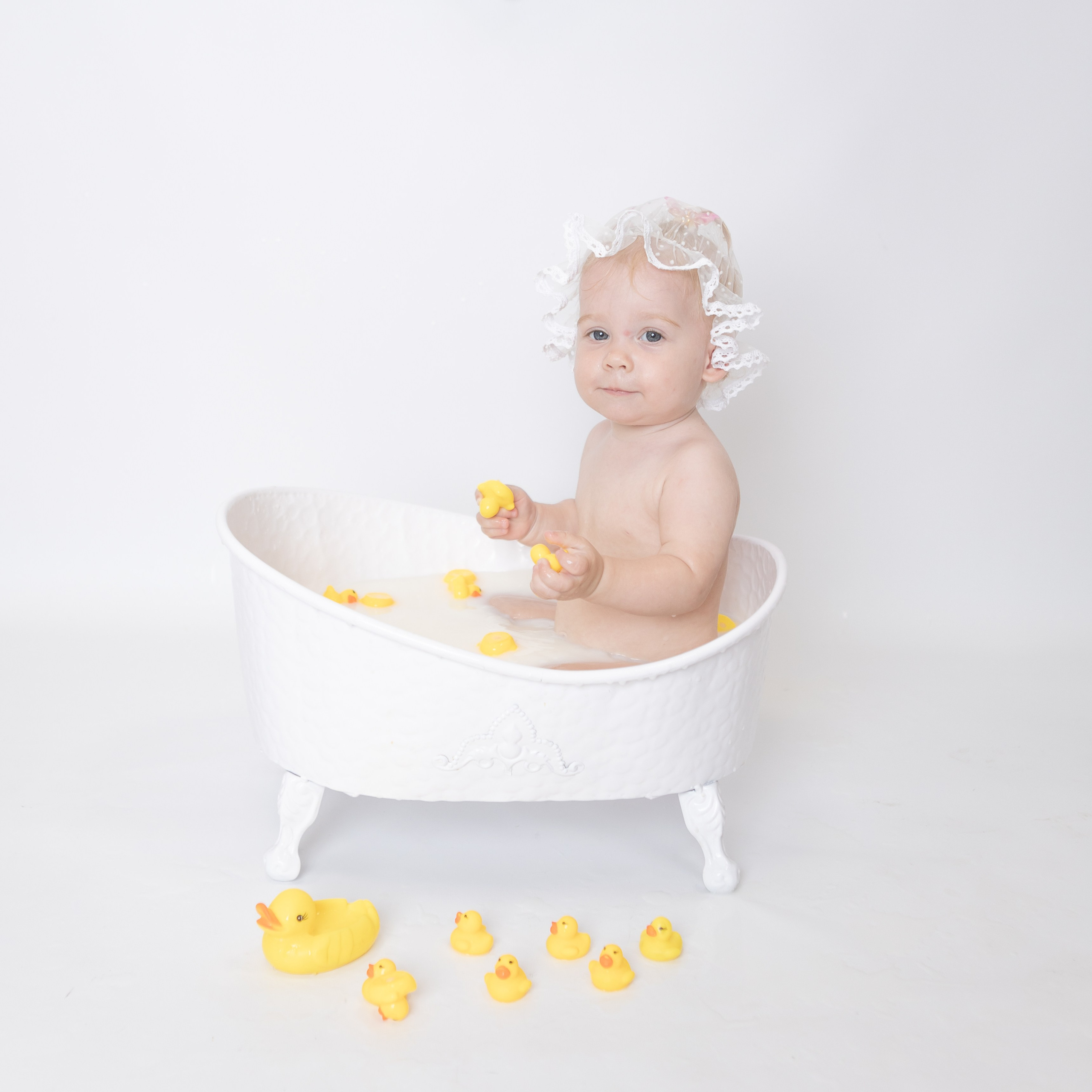 Молочные ванночки. Фотограф новорожденных. Детский и семейный фотограф Марьяна Юдина