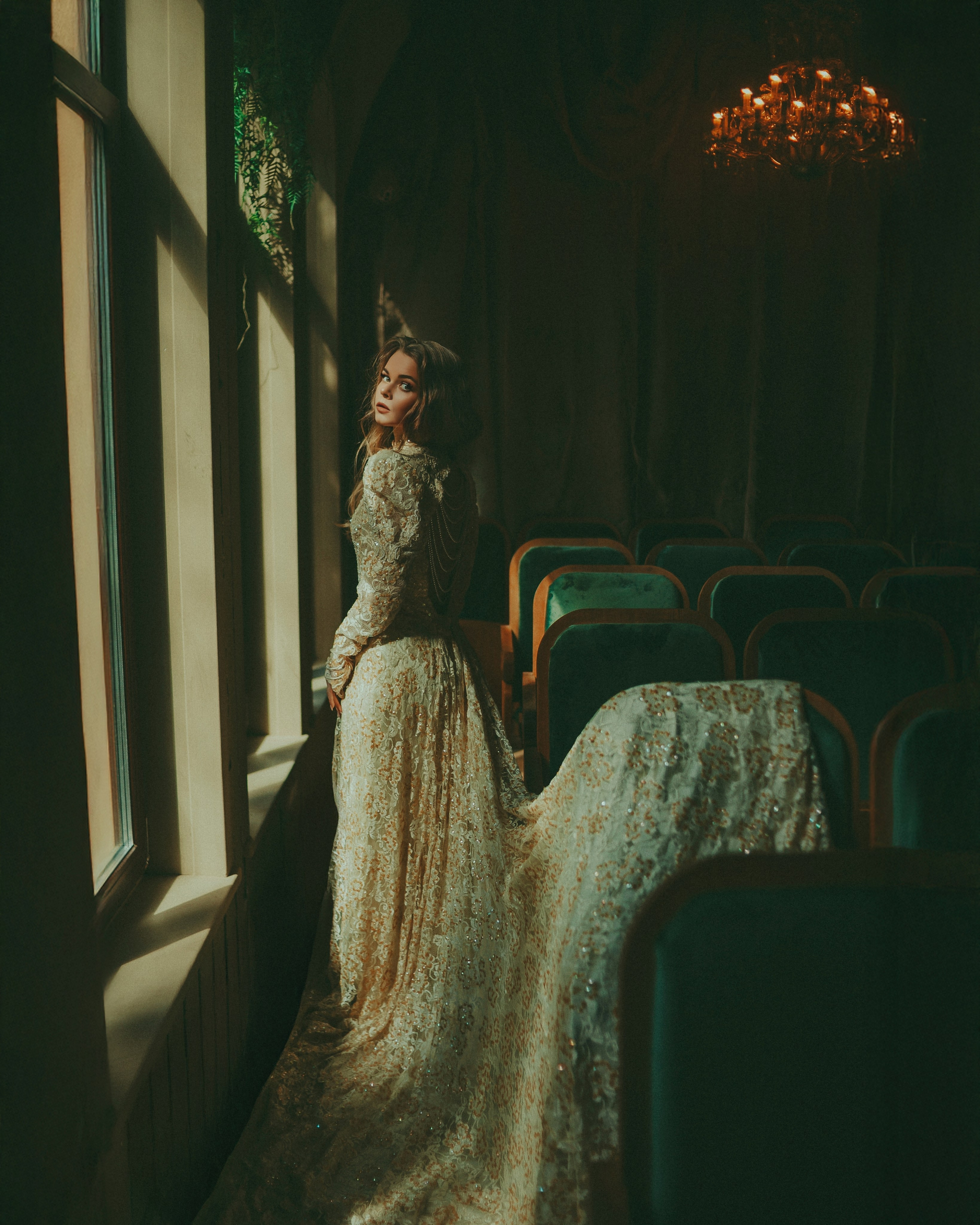 Москва. Заброшкнный театр. Алина. Фотограф Брянск