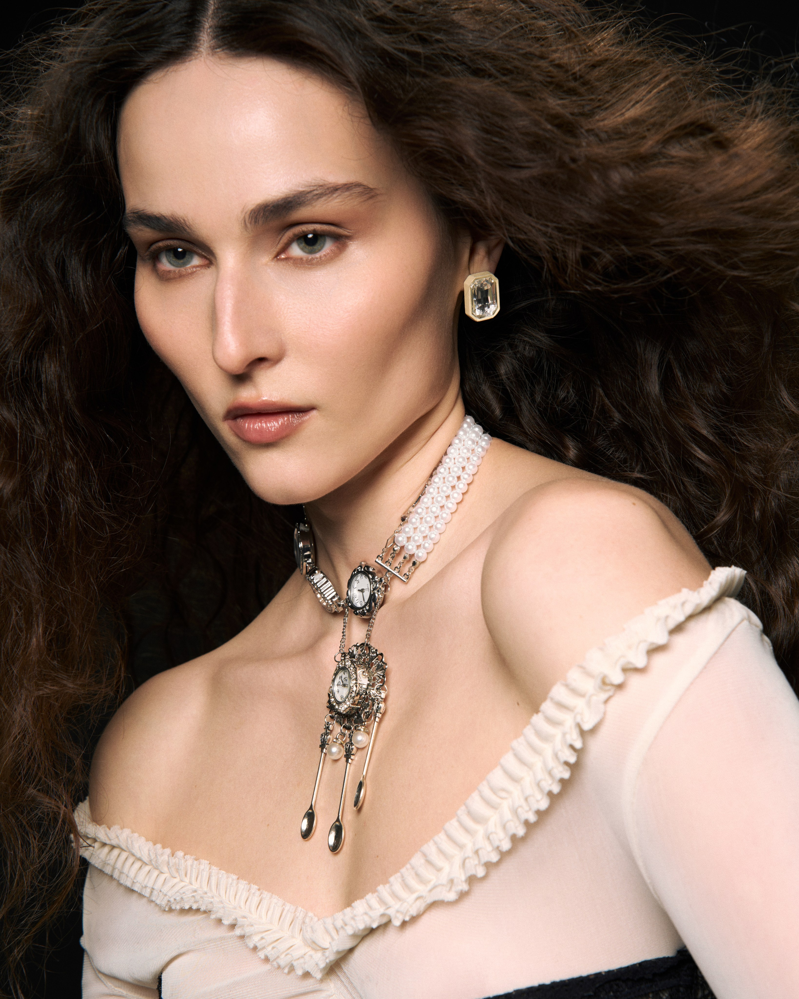 VICTORIA (editorial). Anastasia Patshina