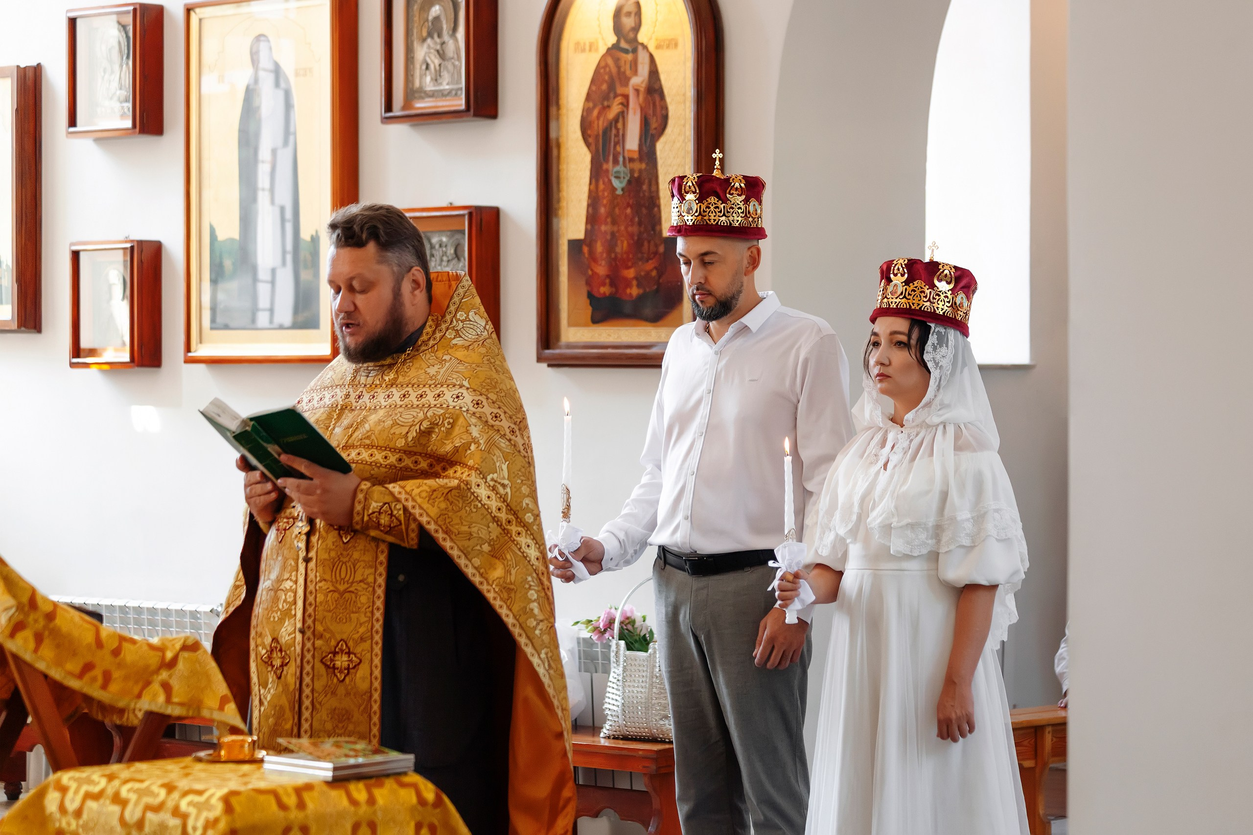 Процесс венчания в православном храме в Ульяновске. Фотограф Янкаускене Наталья. 