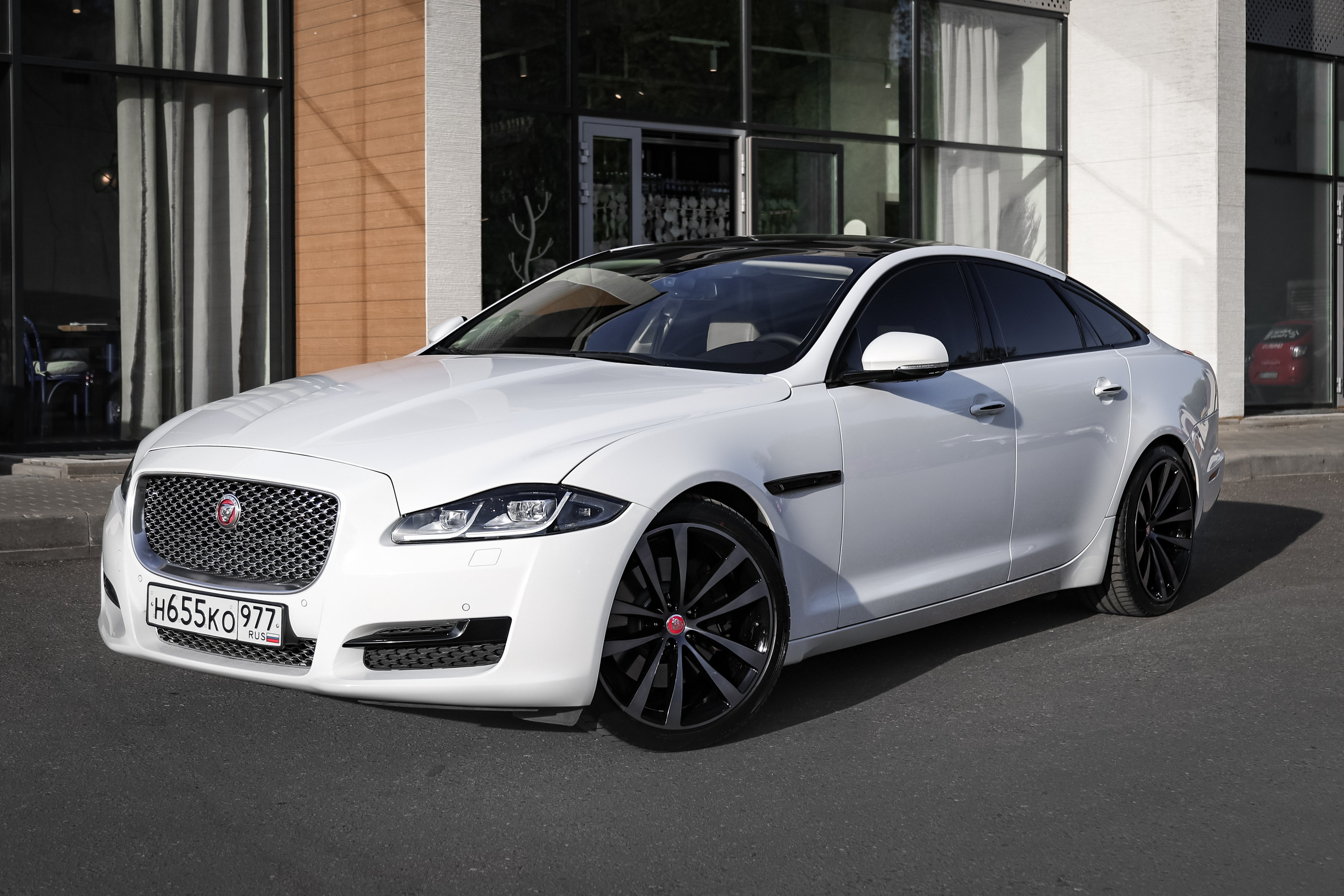 2017 JAGUAR XJ. Mixturecaptures