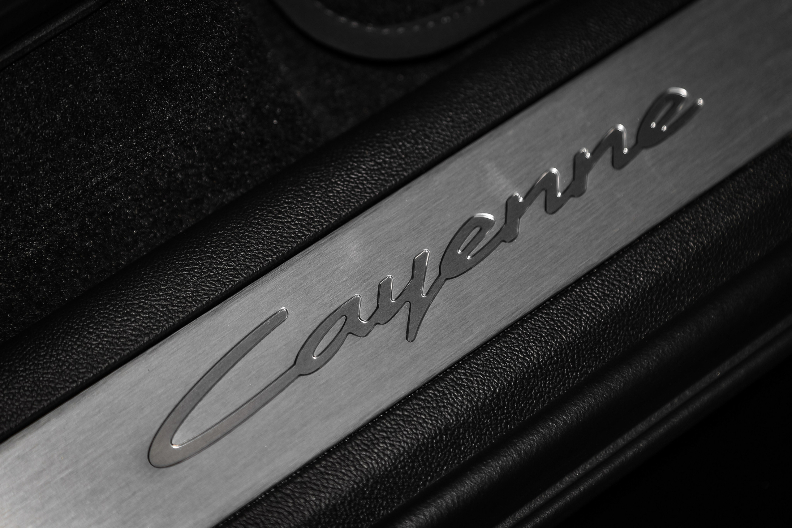 2025 PORSCHE CAYENNE COUPE E-Hybrid. Mixturecaptures