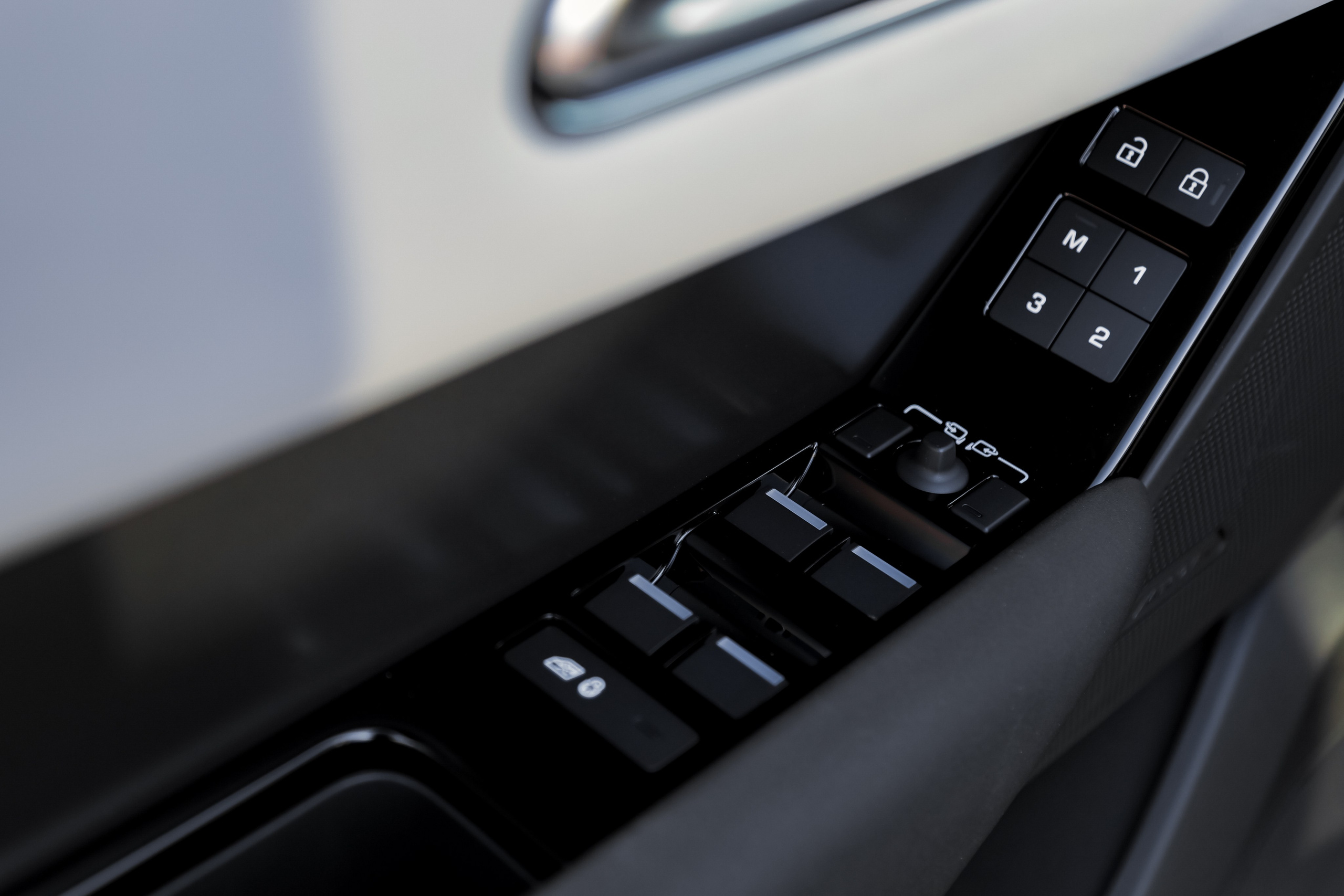 2024 Range Rover Velar 2.0 AT. Mixturecaptures